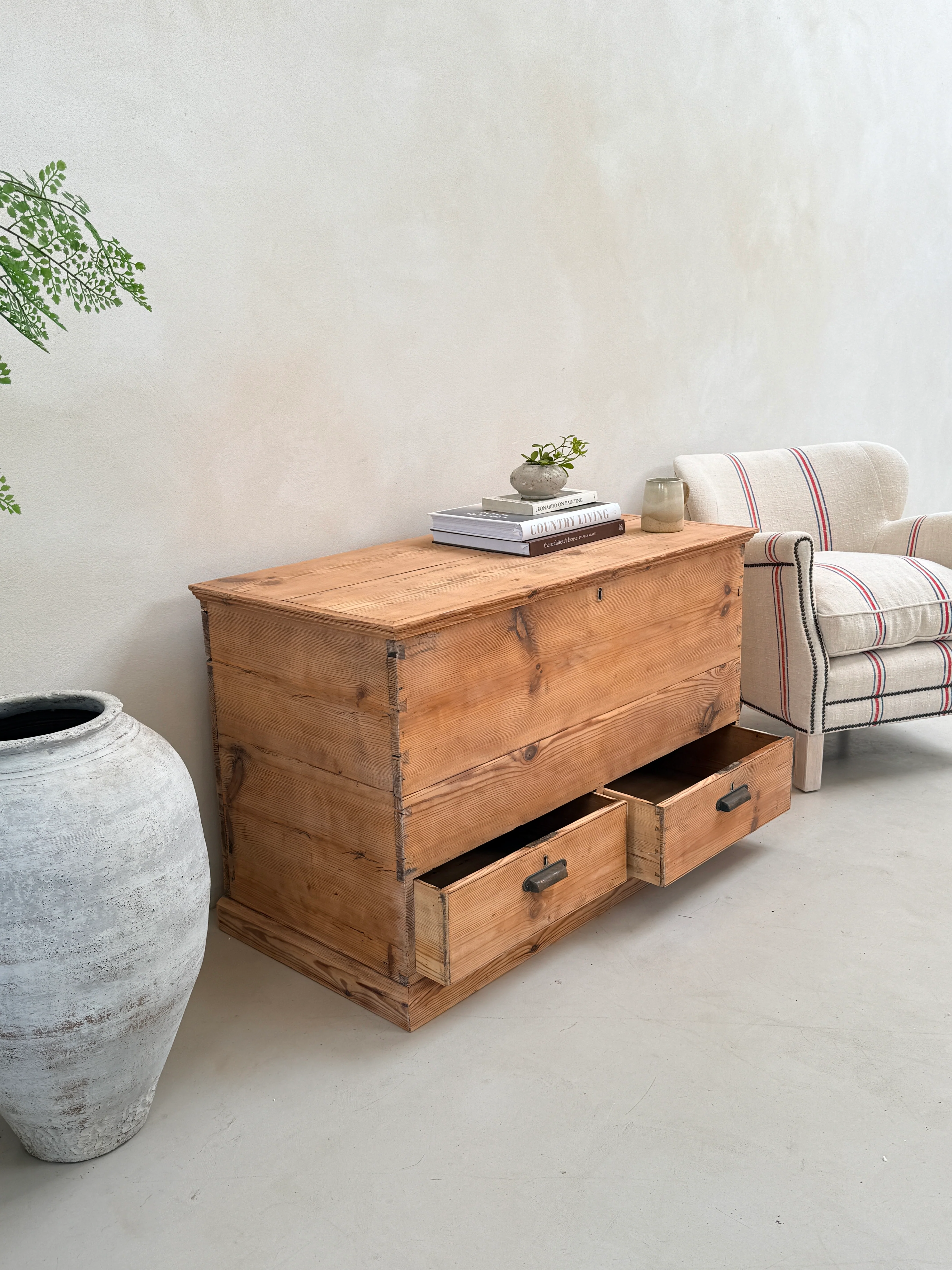Antique pine blanket box with drawers | Maya - Image 5