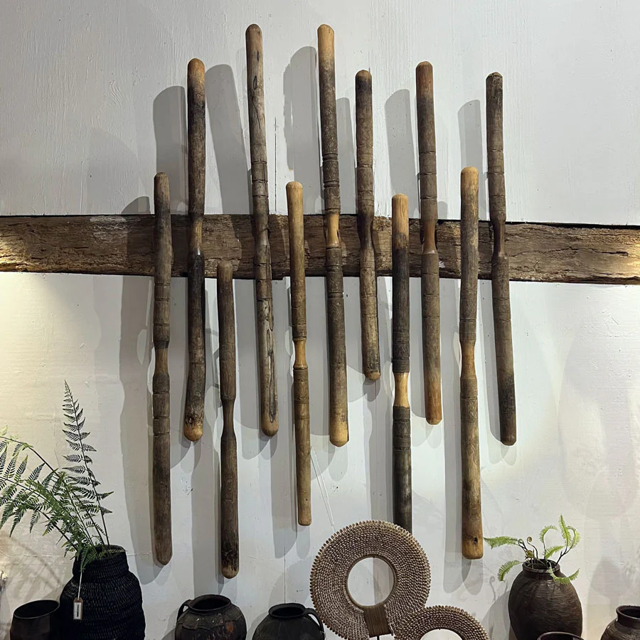 African Vintage wooden pole - Image 2