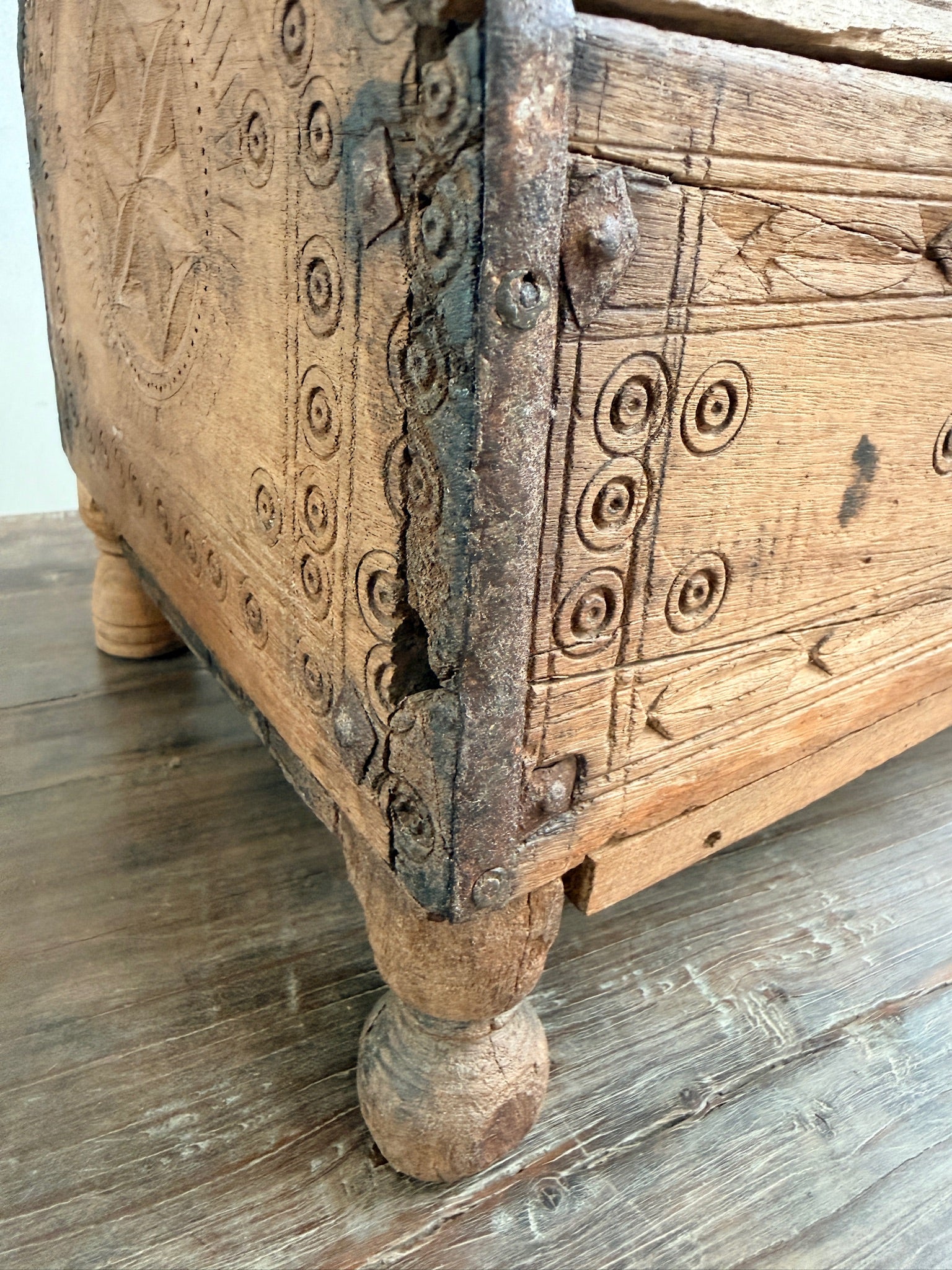 Anique Indian Hand carved Dowry Chest | Aisha - Image 10