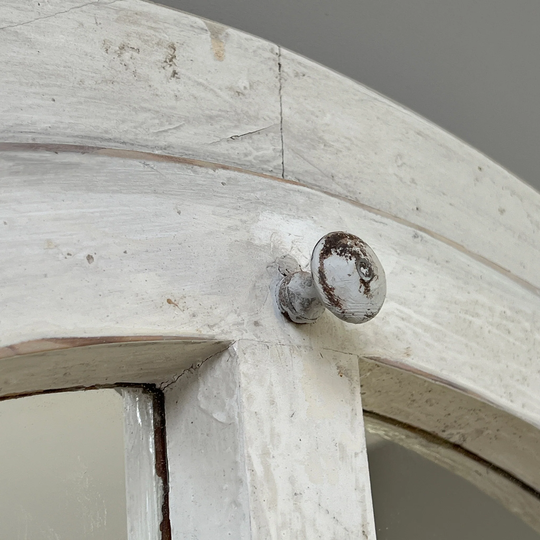 Vintage arched window mirror | Limeuil - Image 5
