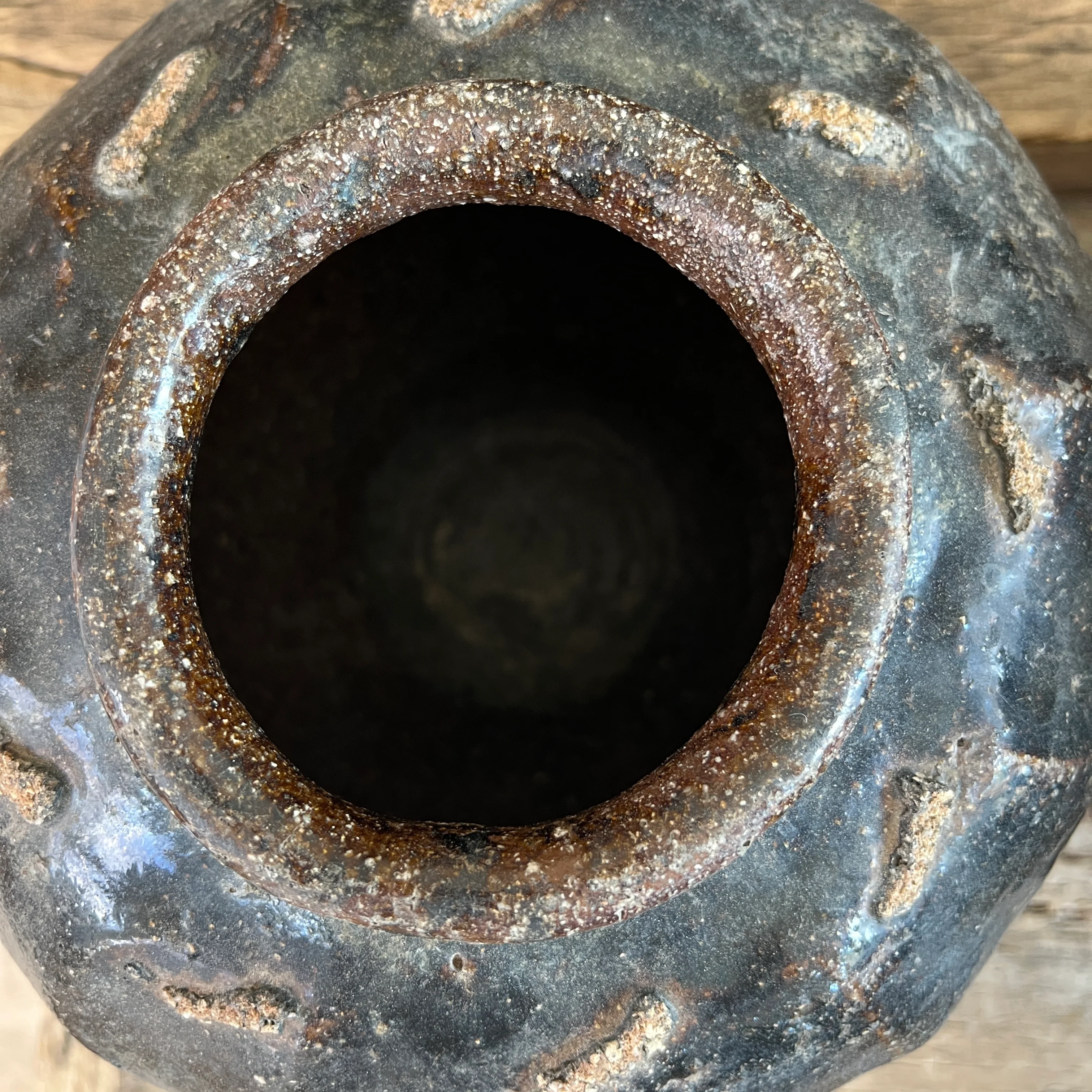 Antique black ceramic wine flagon - Image 11