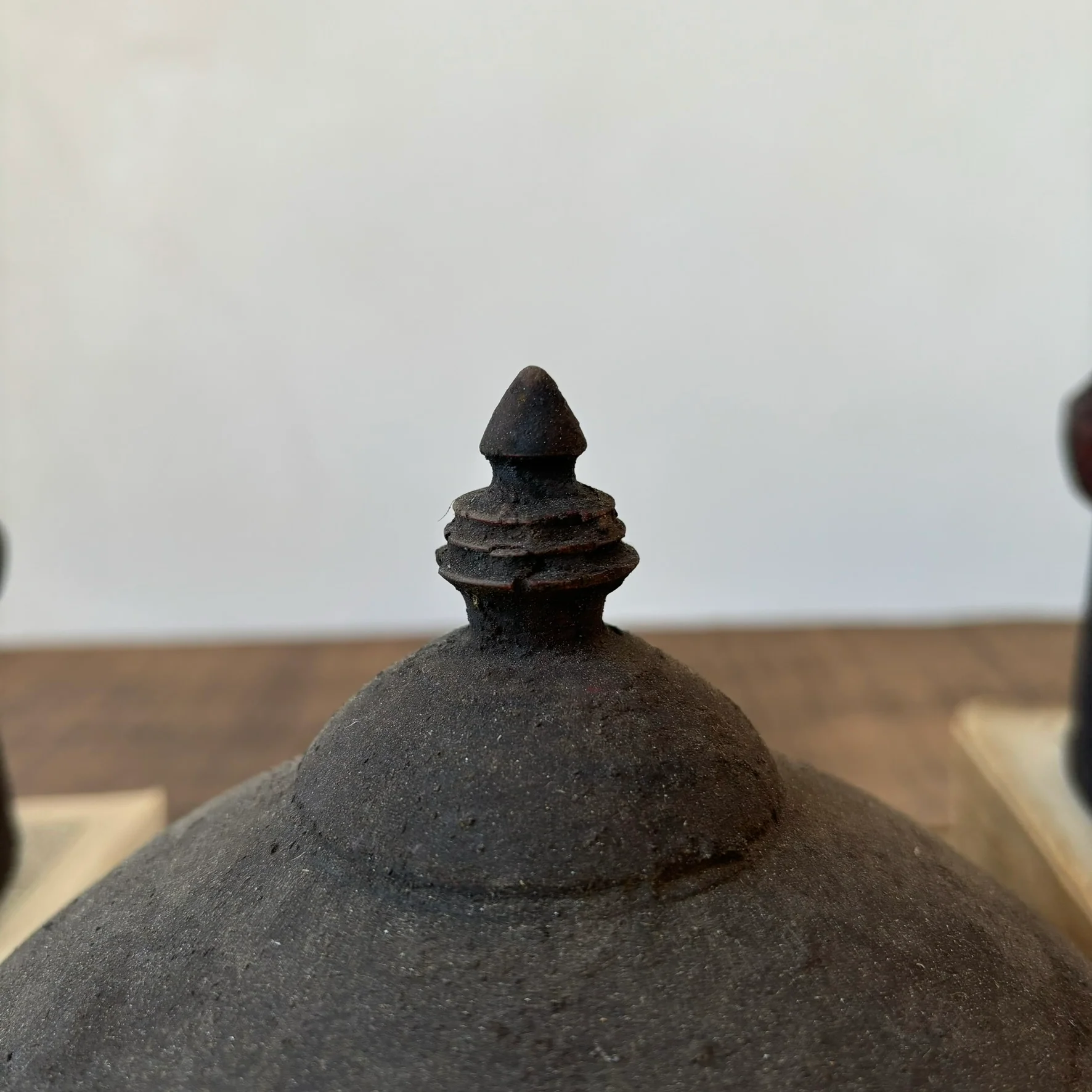 Antique carved Tika Pot - Image 3