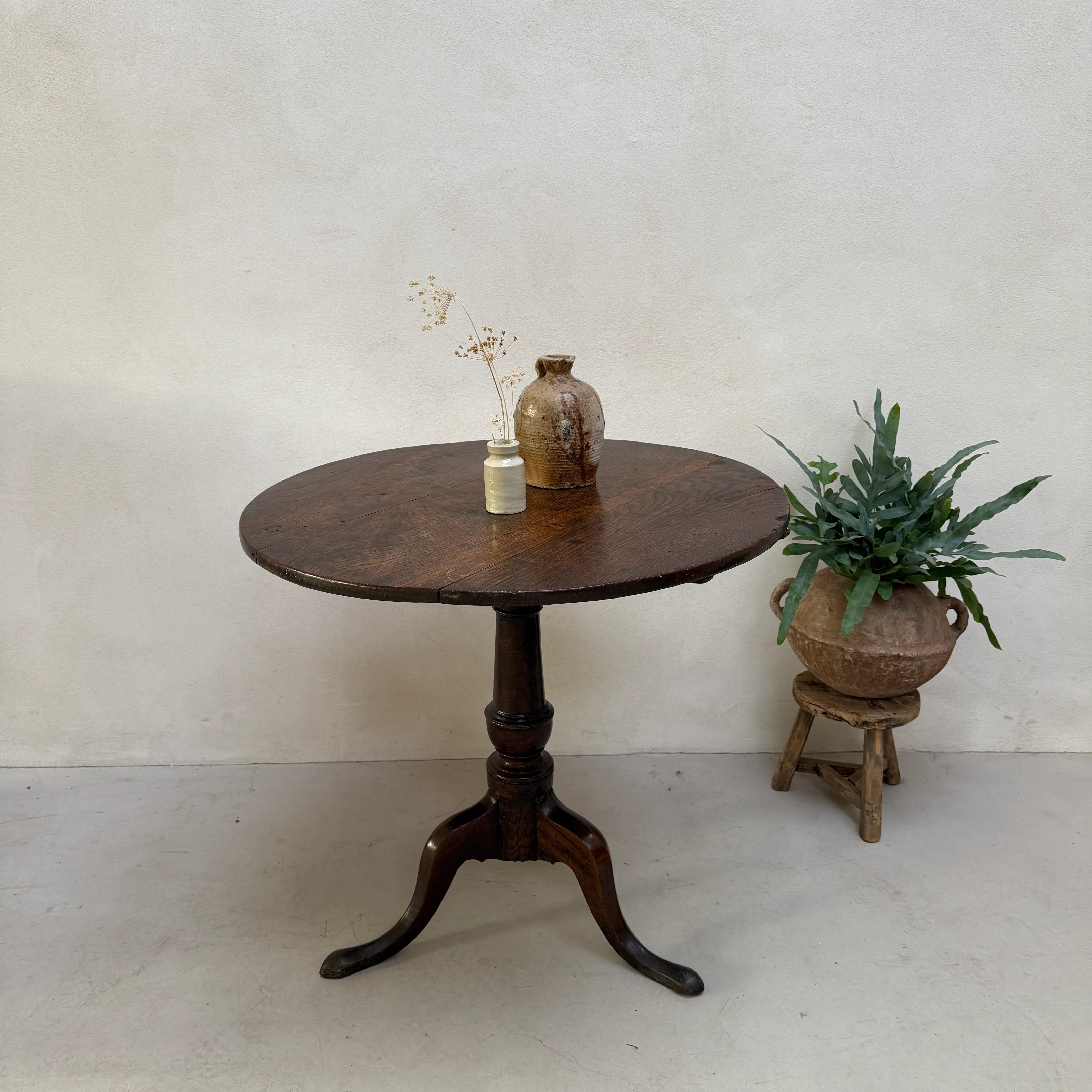 Antique English Oak Round Pedestal Side Table - Image 4