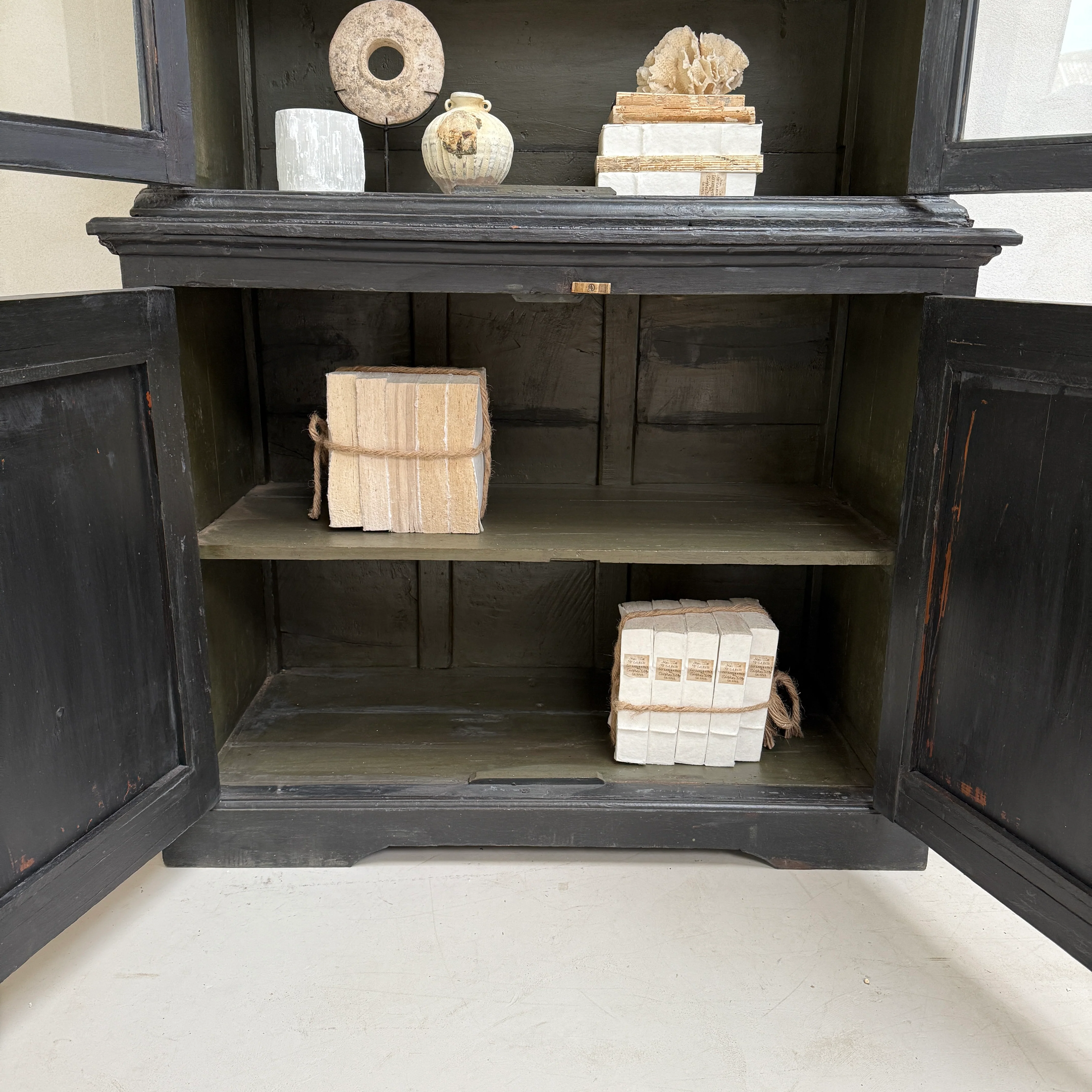 Antique glazed Cabinet Benson - Image 5