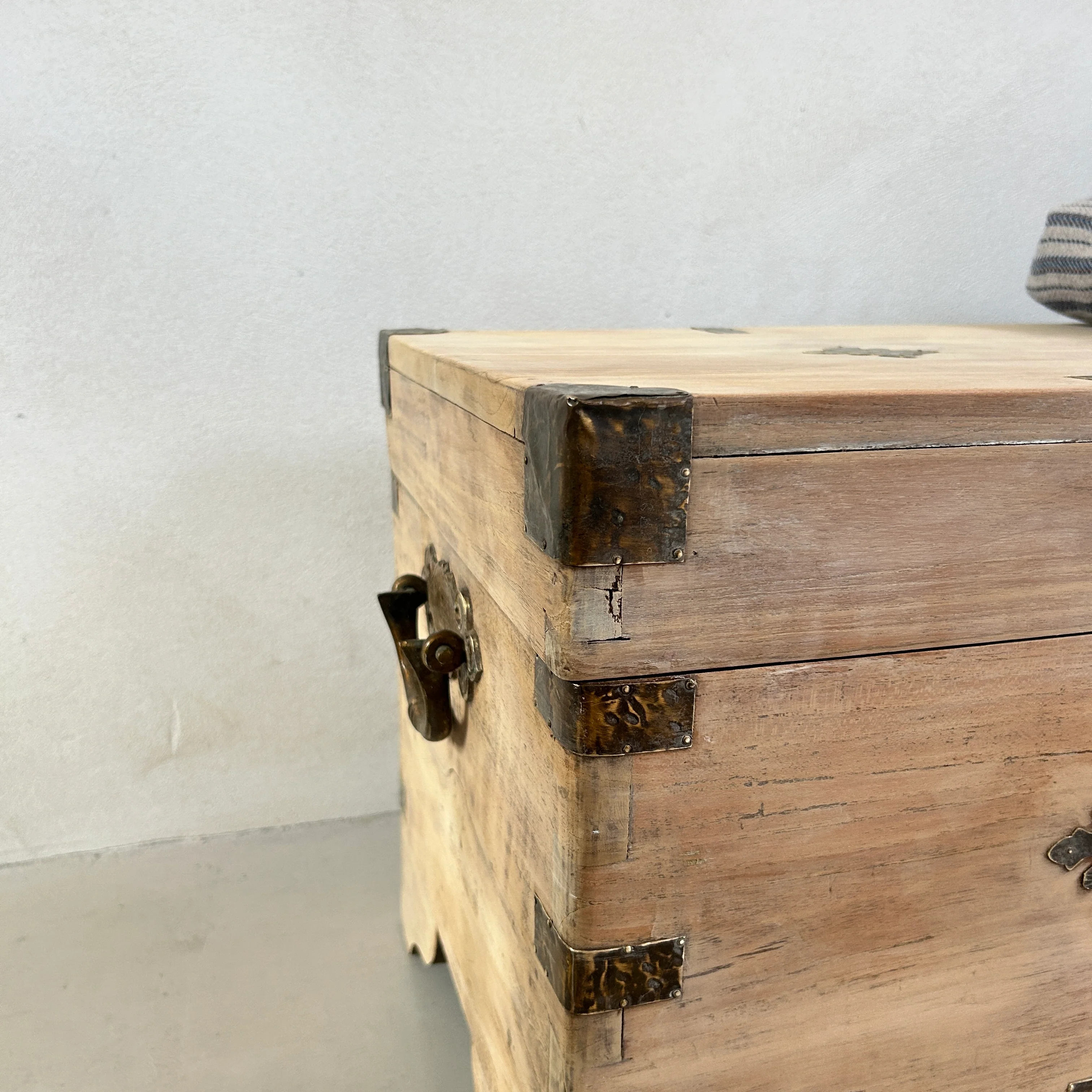 Antique Moroccan marriage chest - Image 8