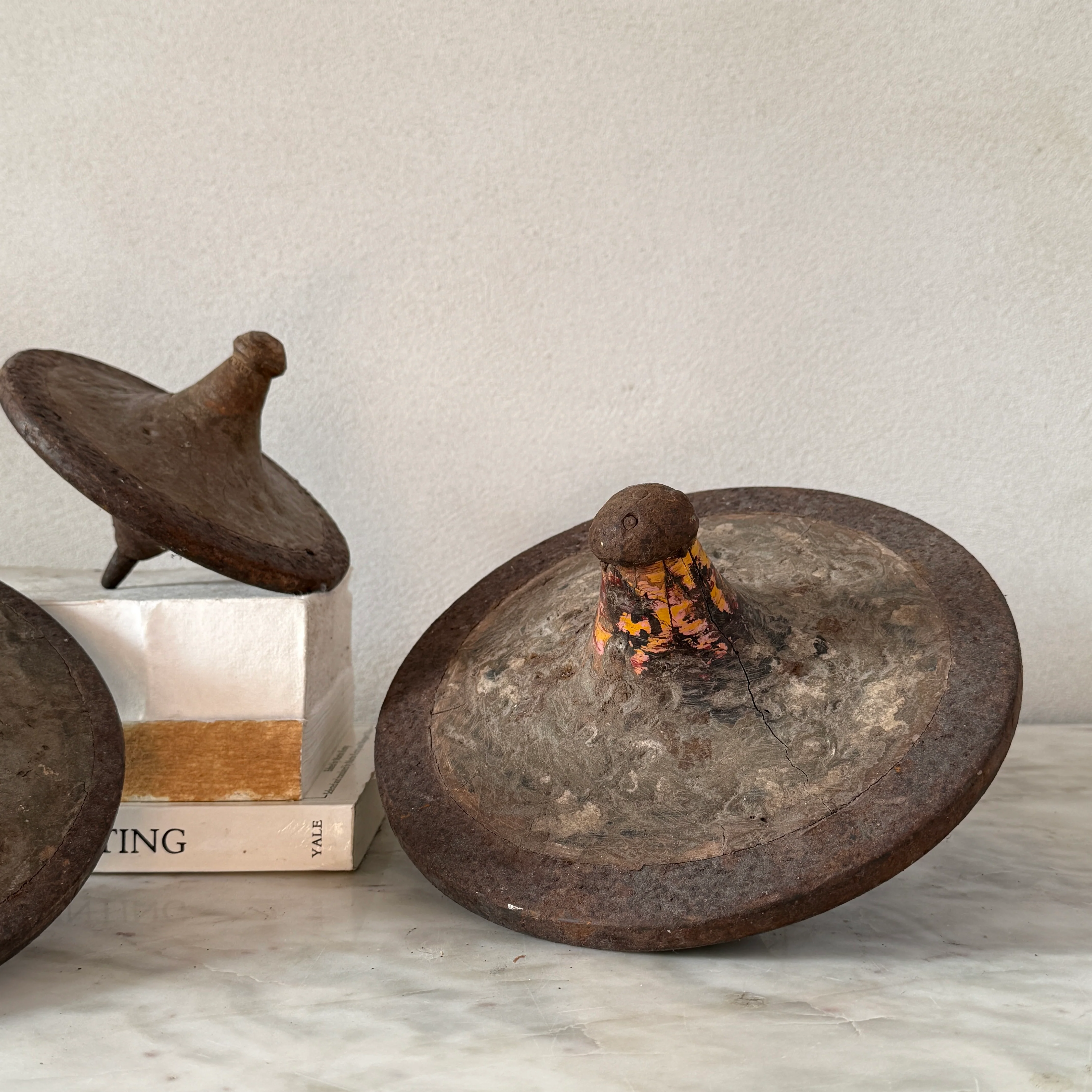 Antique natural spinning tops - Image 10