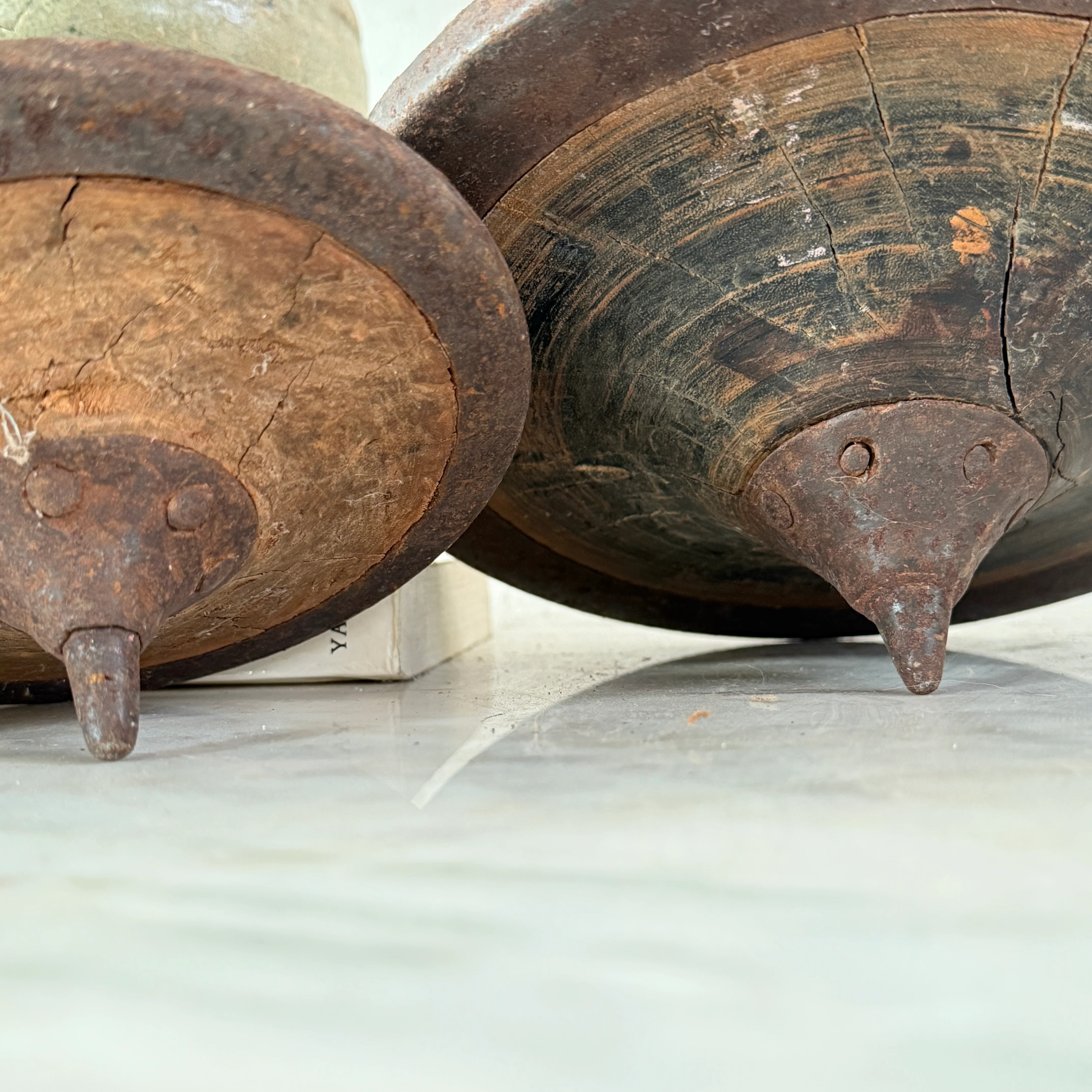 Antique natural spinning tops - Image 2