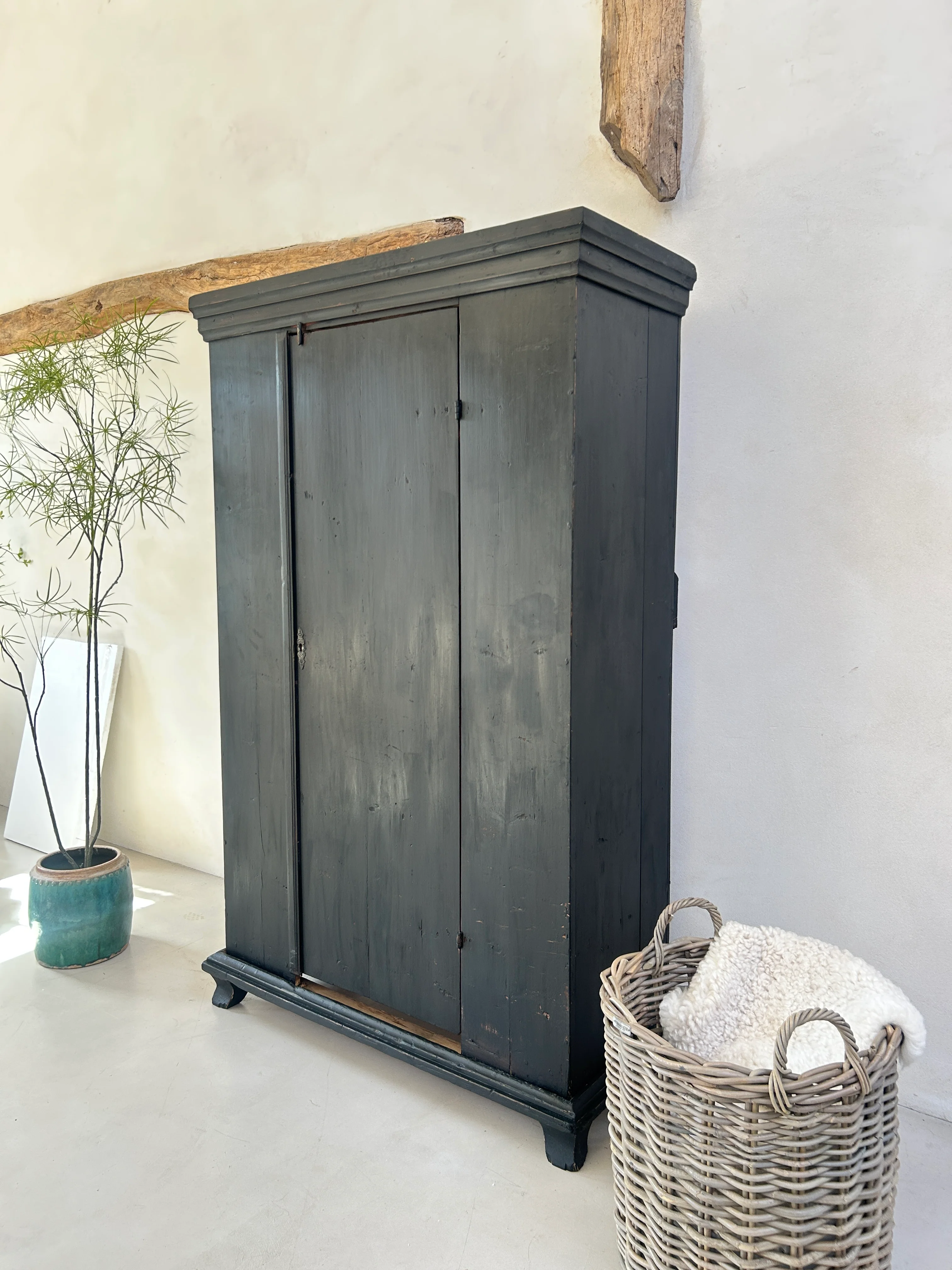 Antique primitive French Linen Press - Image 4