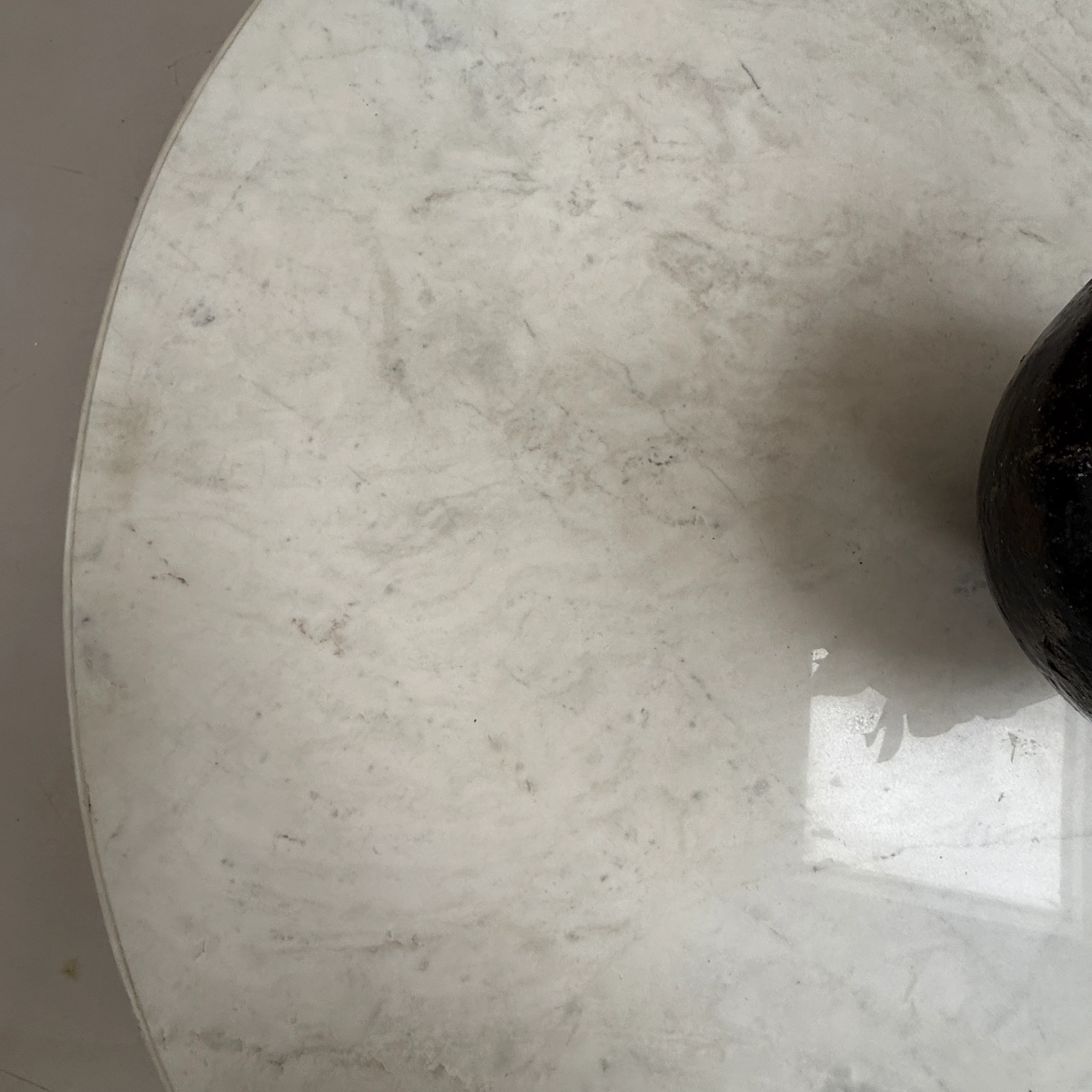 Antique round white Cararra marble table | 136cm - Image 13