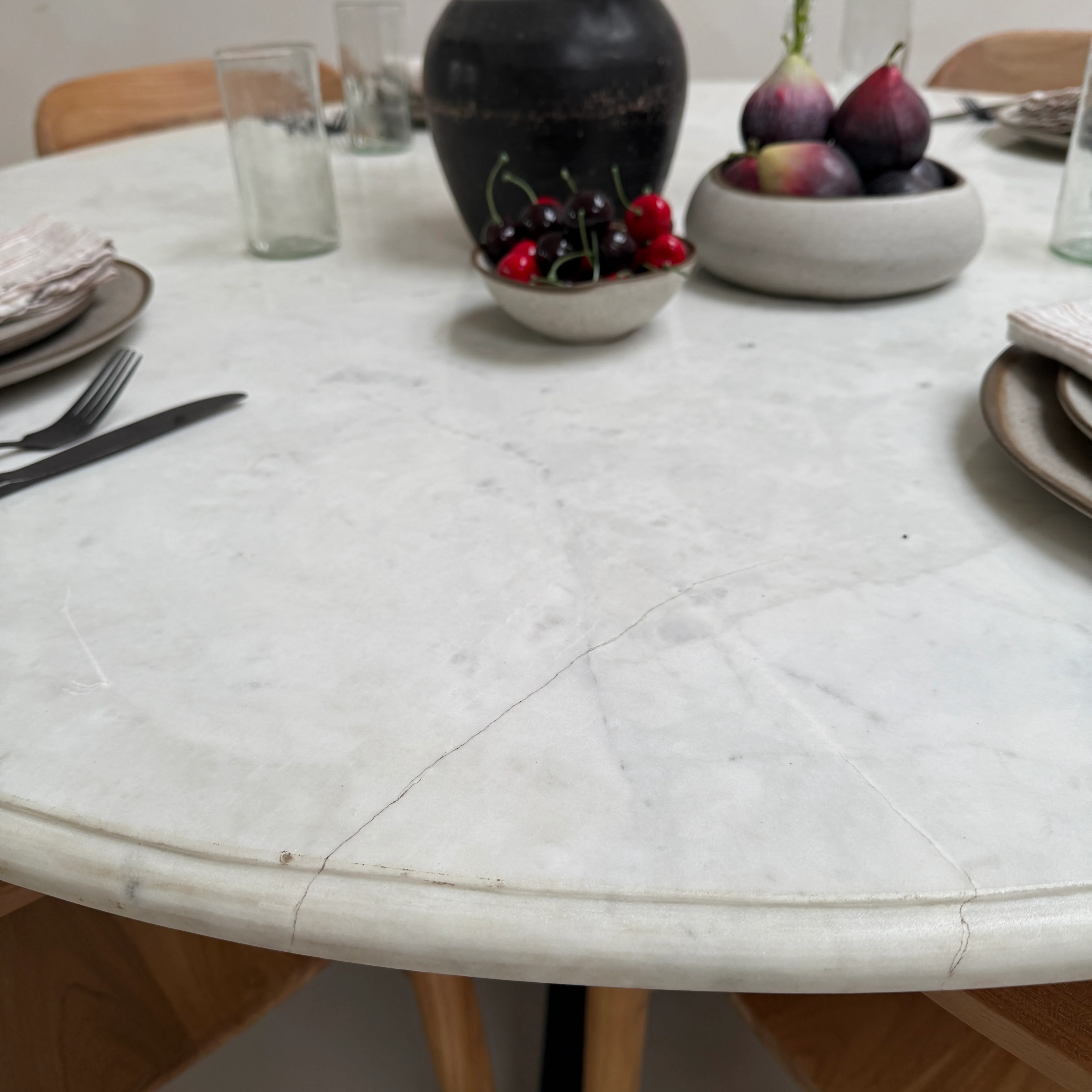 Antique round white Cararra marble table | 136cm - Image 7