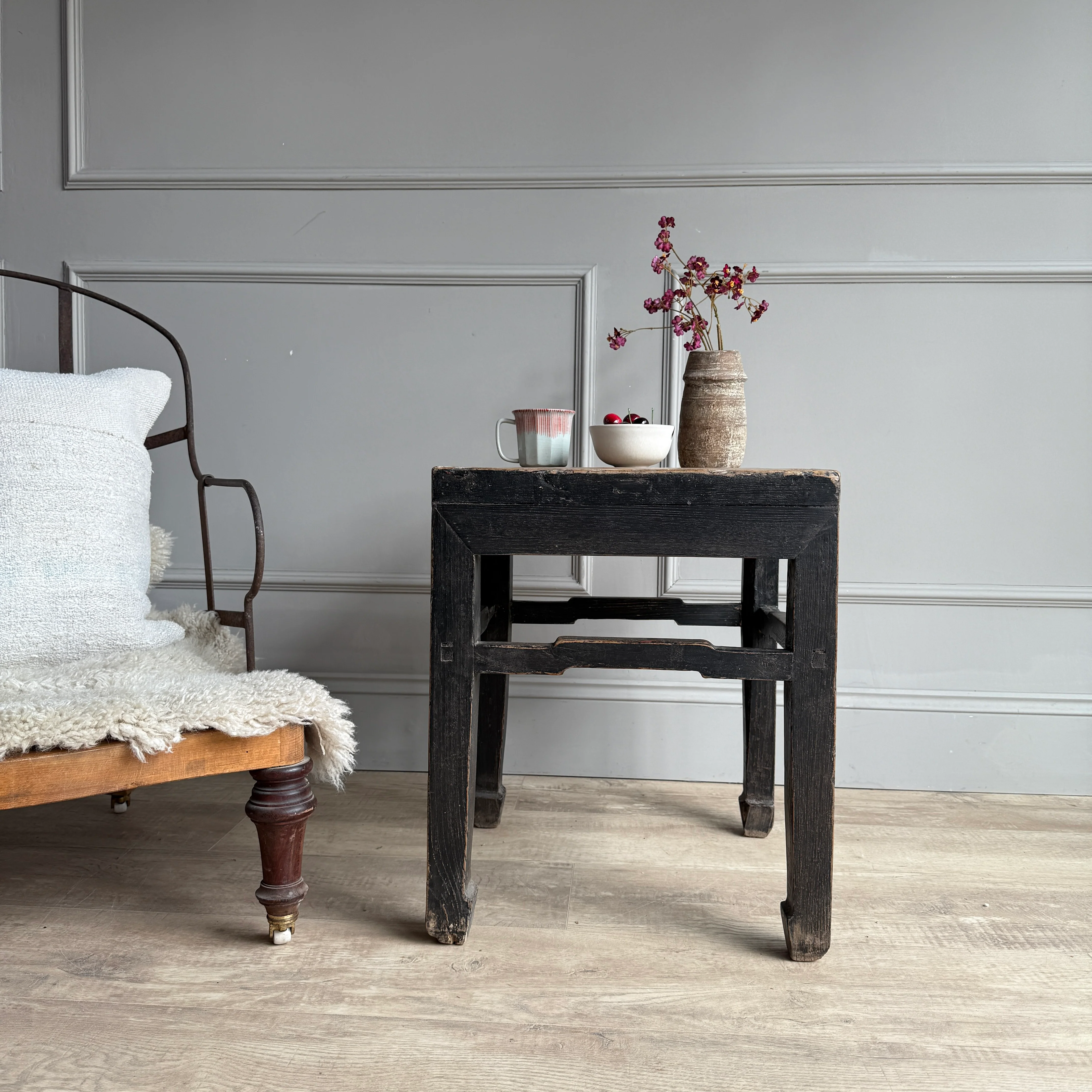 Antique Side Table Sebathian - Image 3
