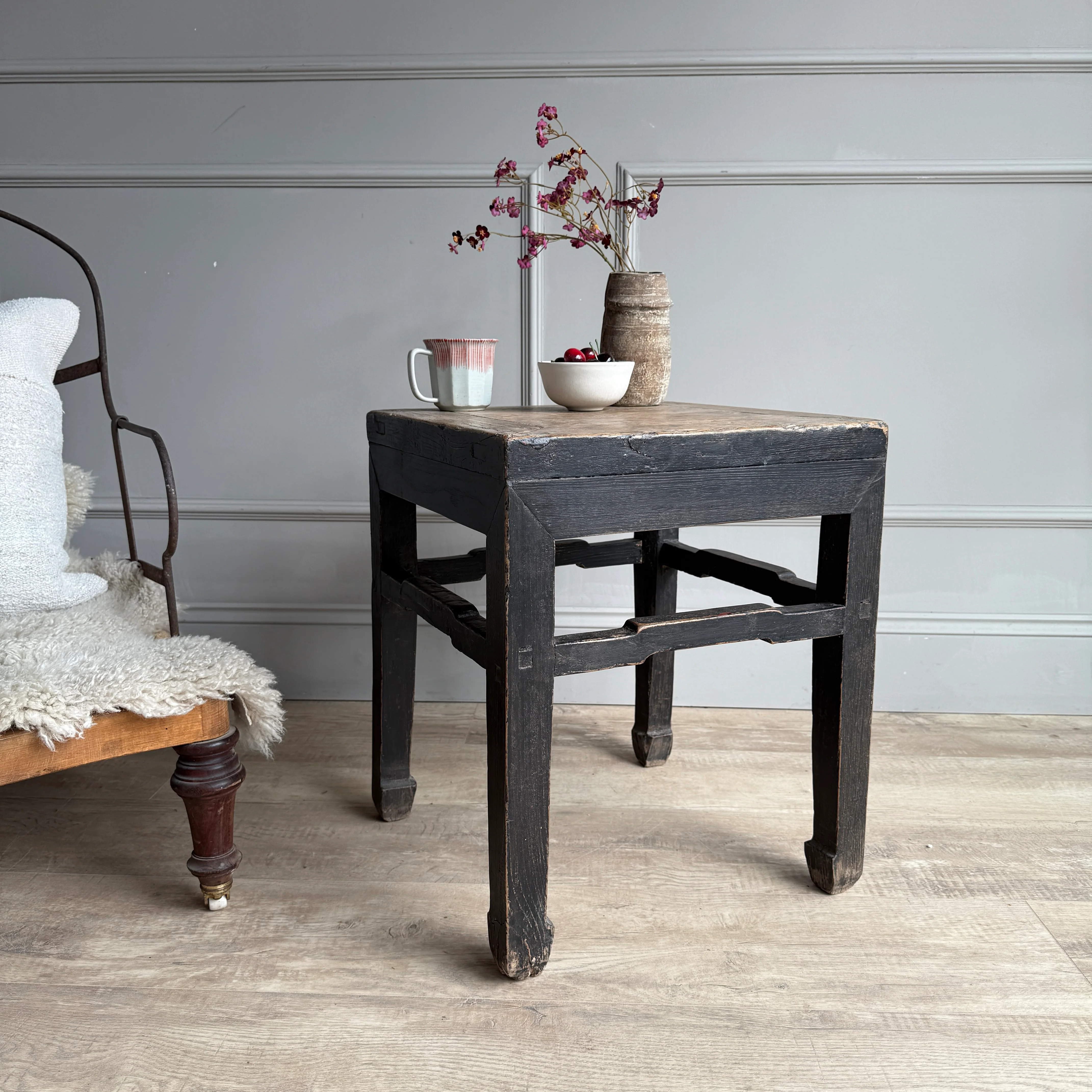 Antique Side Table Sebathian - Image 4