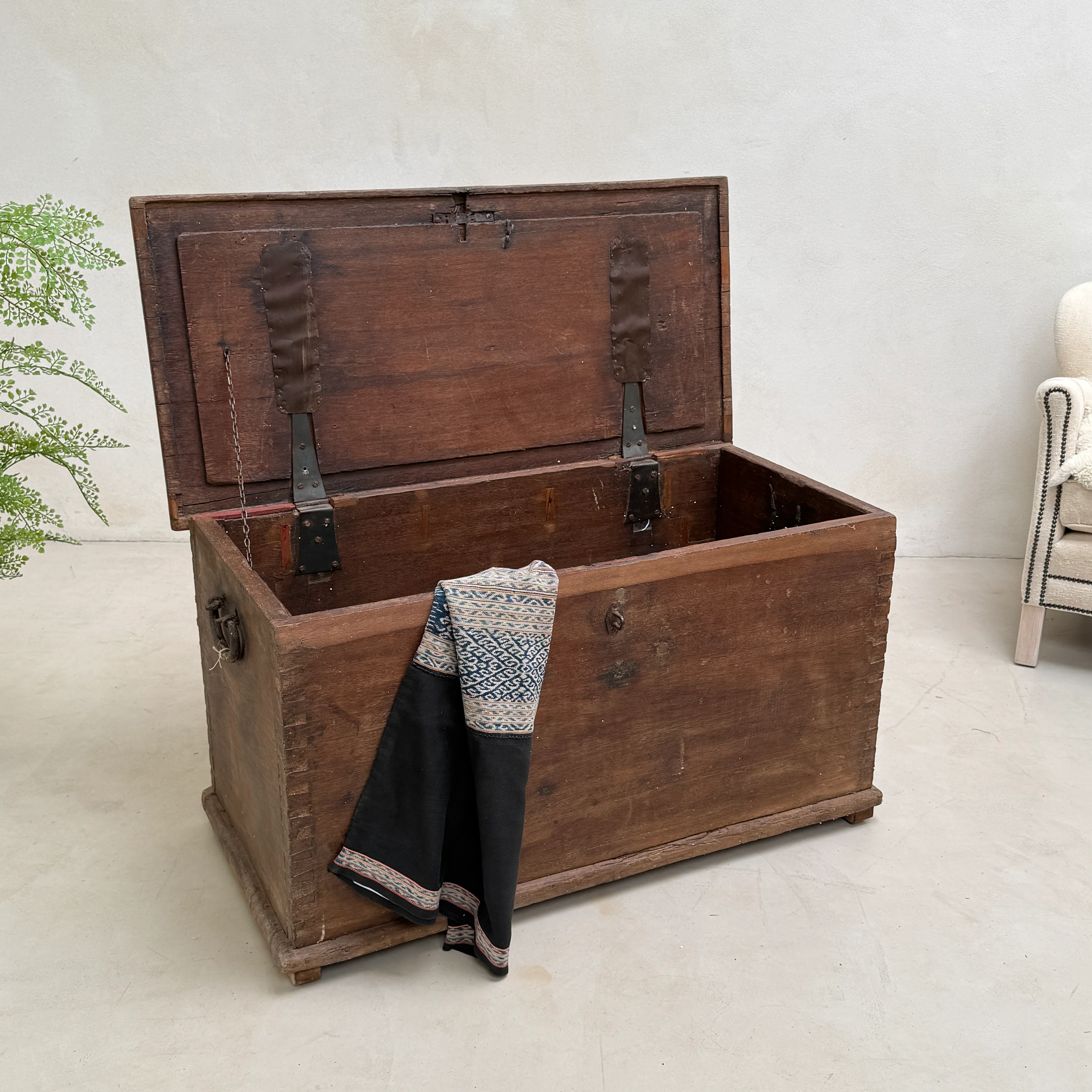 Antique solid teak blanket box storage trunk | Bray - Image 2