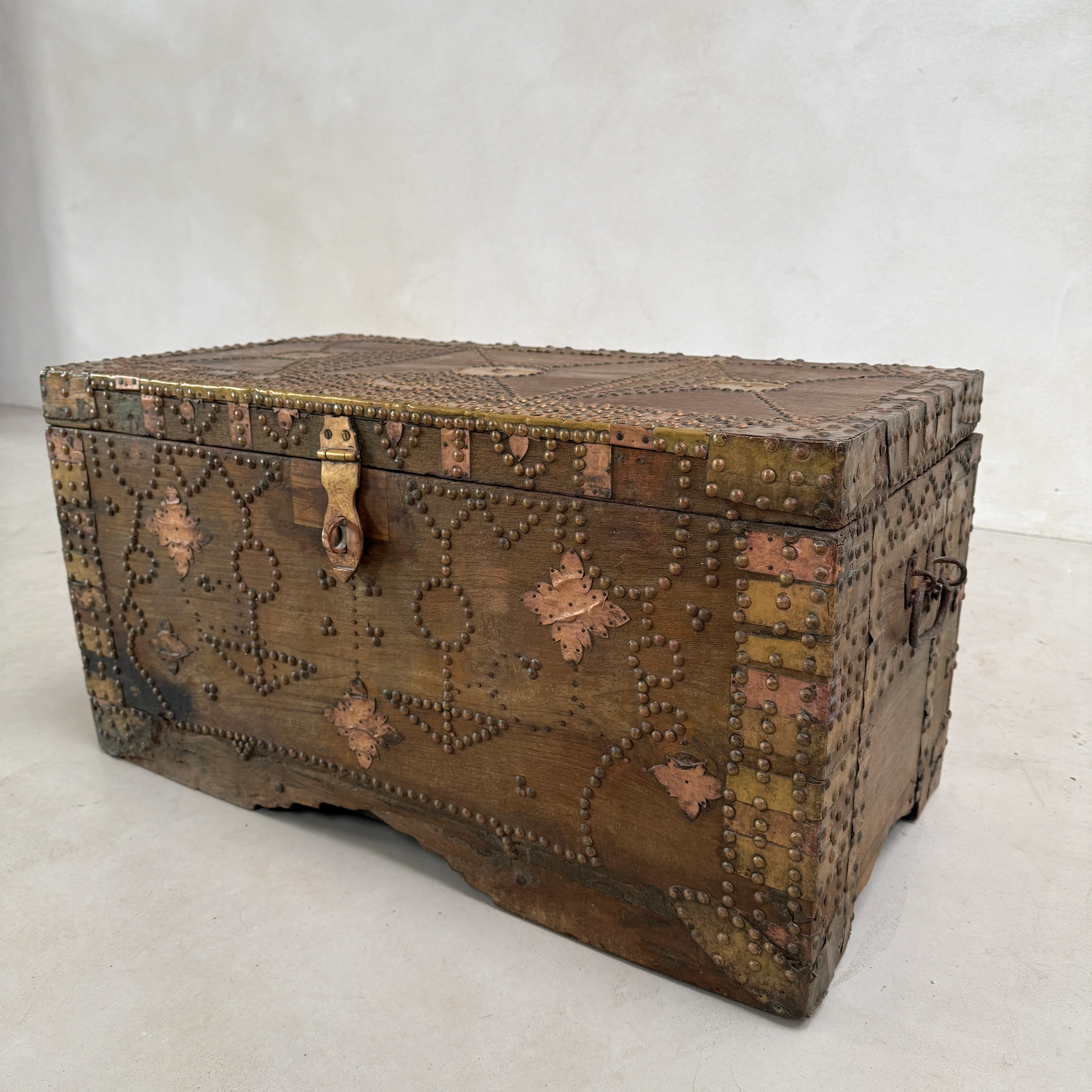 Antique Studded Blanket box | Shere - Image 7