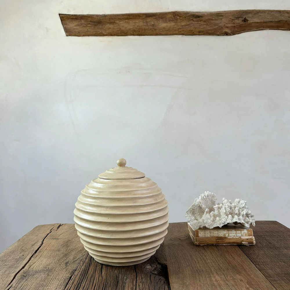Beehive shaped ribbed pot