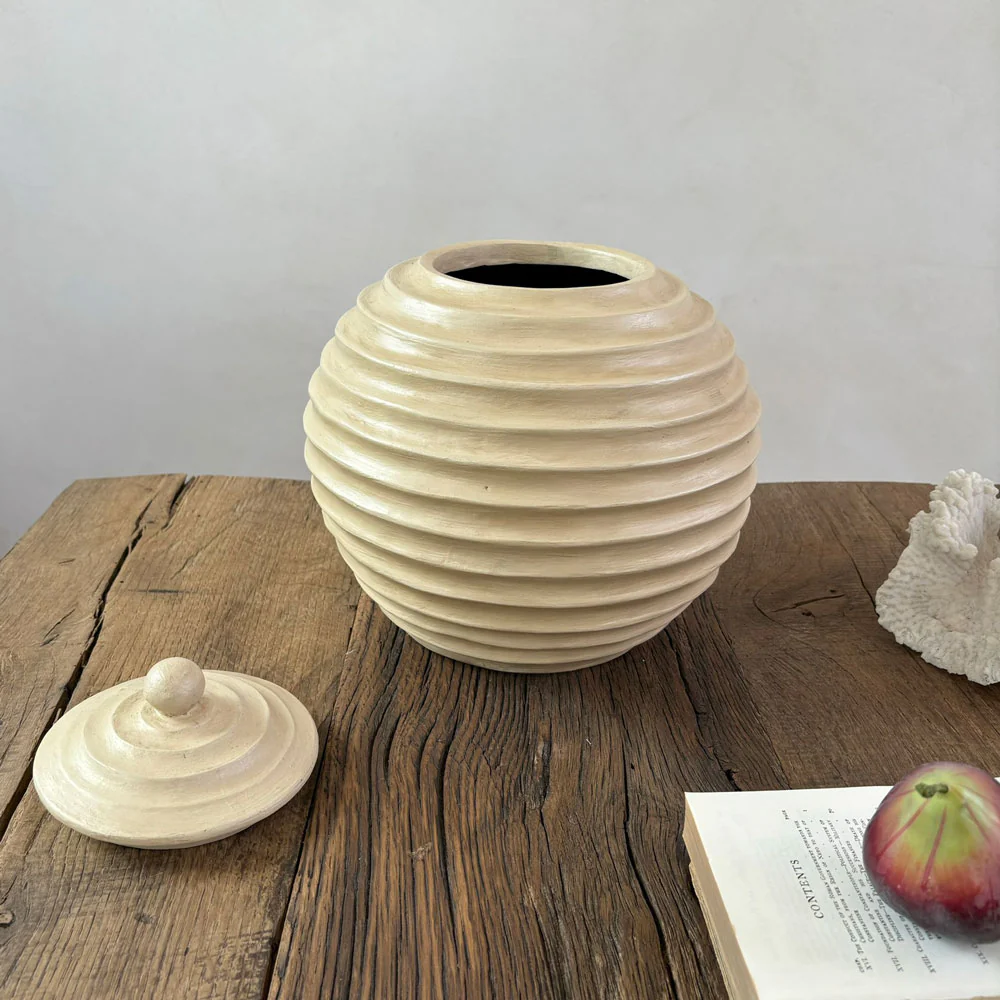 Beehive shaped ribbed pot - Image 3