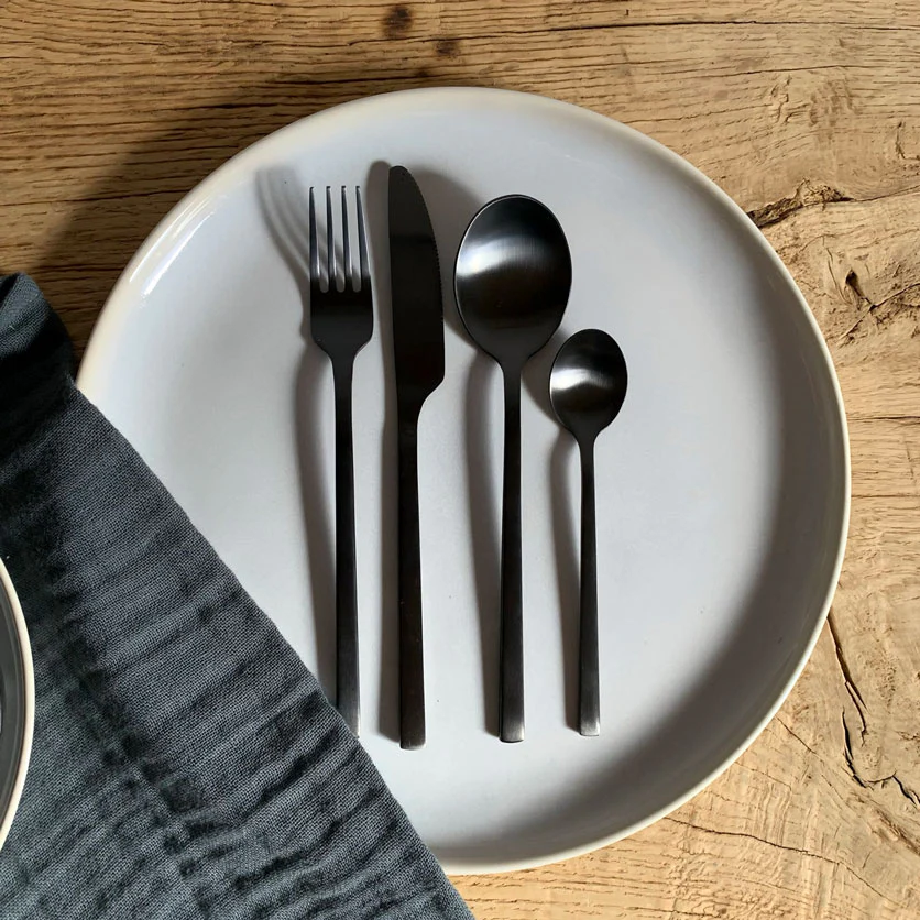 Black metal cutlery set | 16 pieces - Image 3