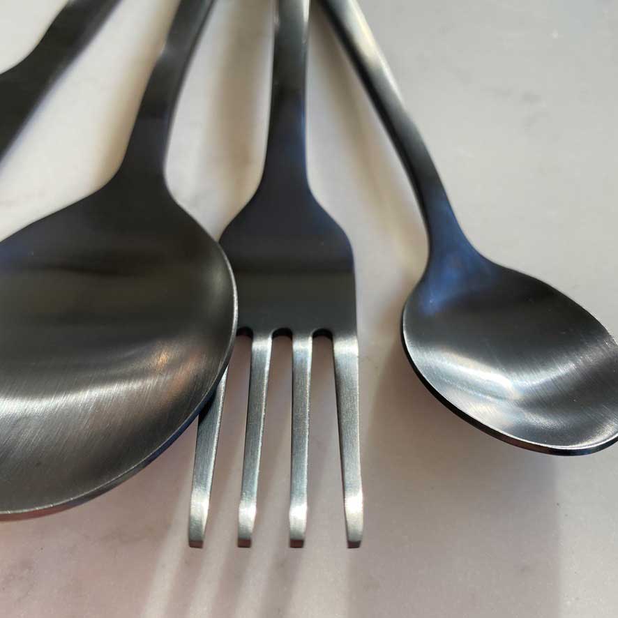 Black metal cutlery set | 16 pieces - Image 6