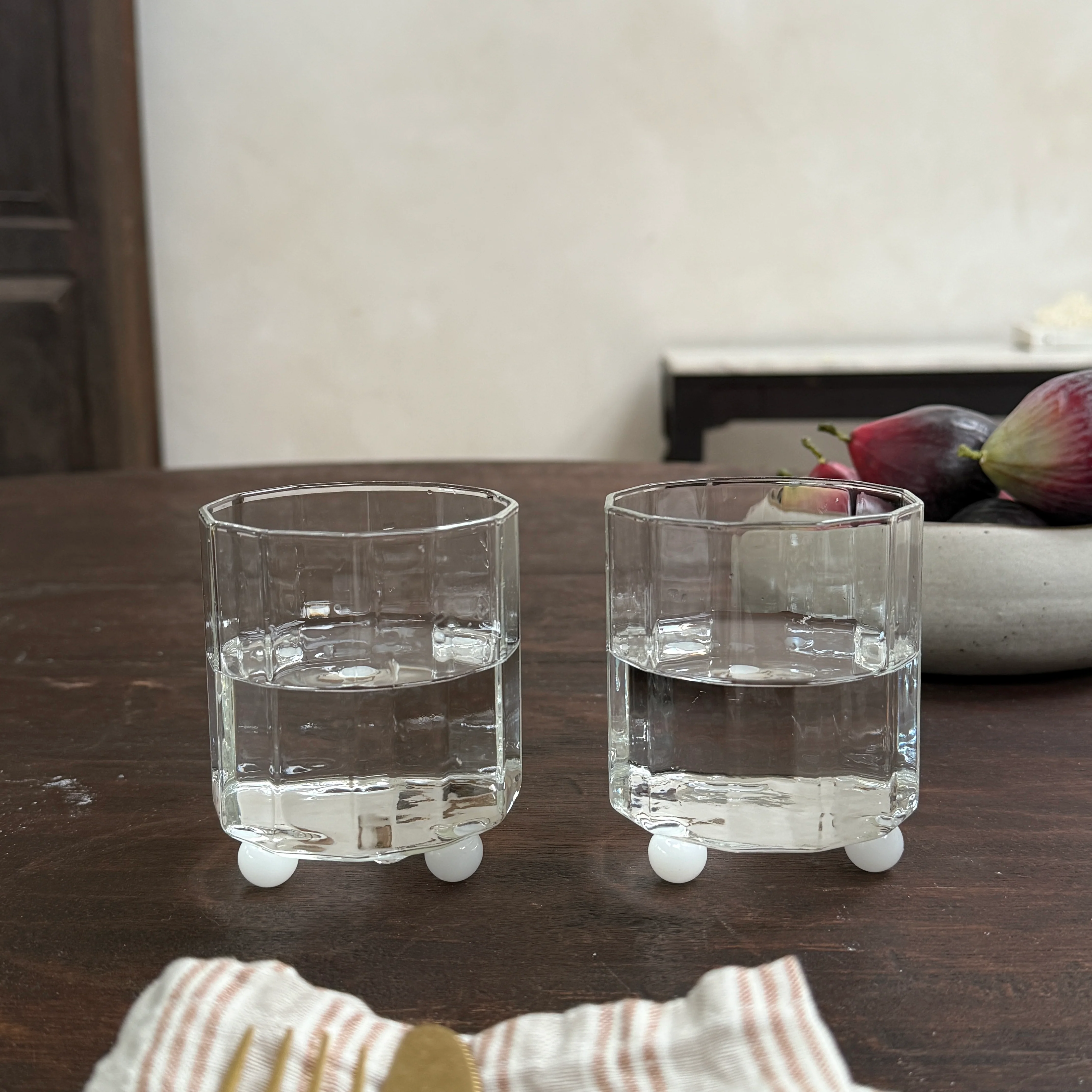 Clear decagon drinking glass | ball feet - Image 3