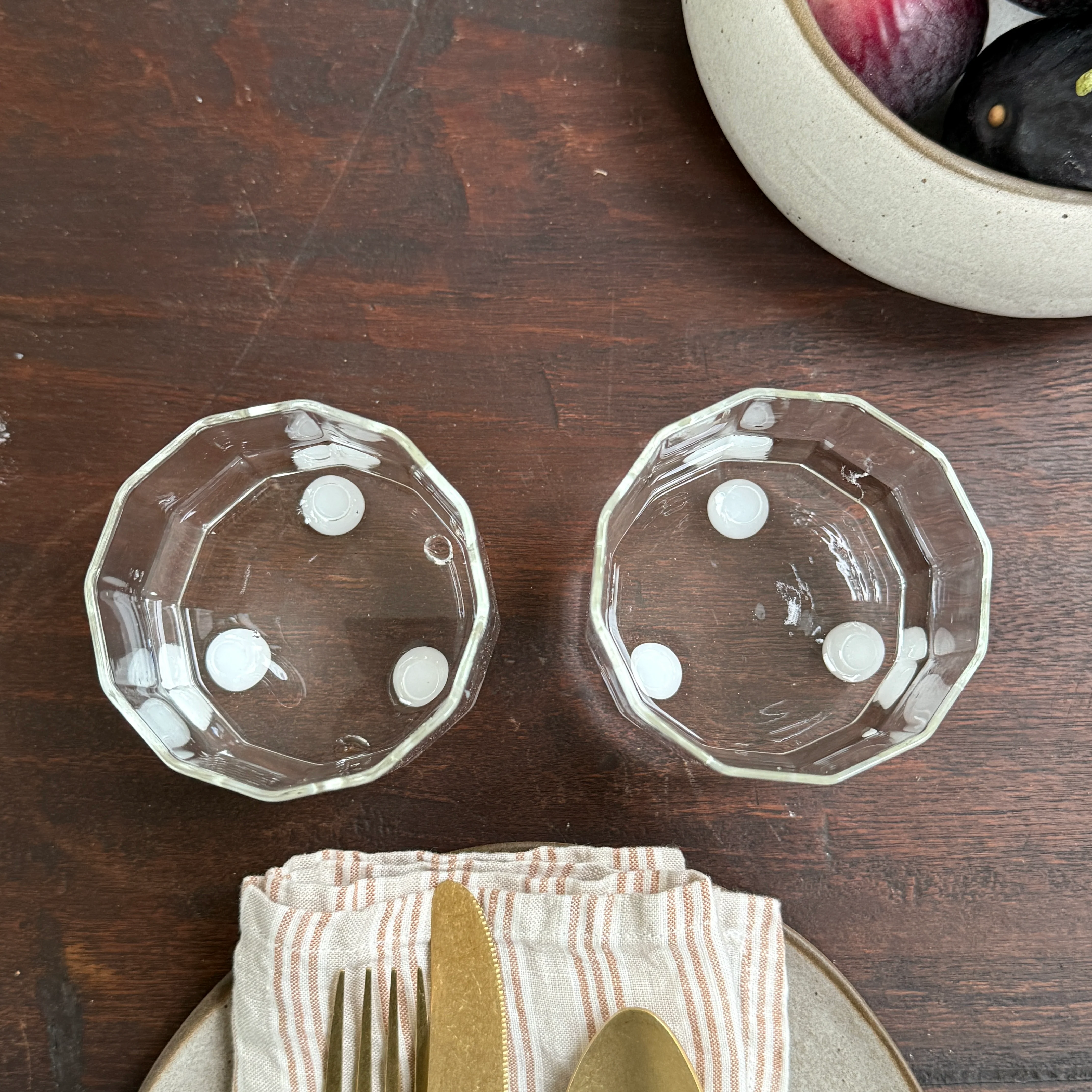Clear decagon drinking glass | ball feet - Image 4