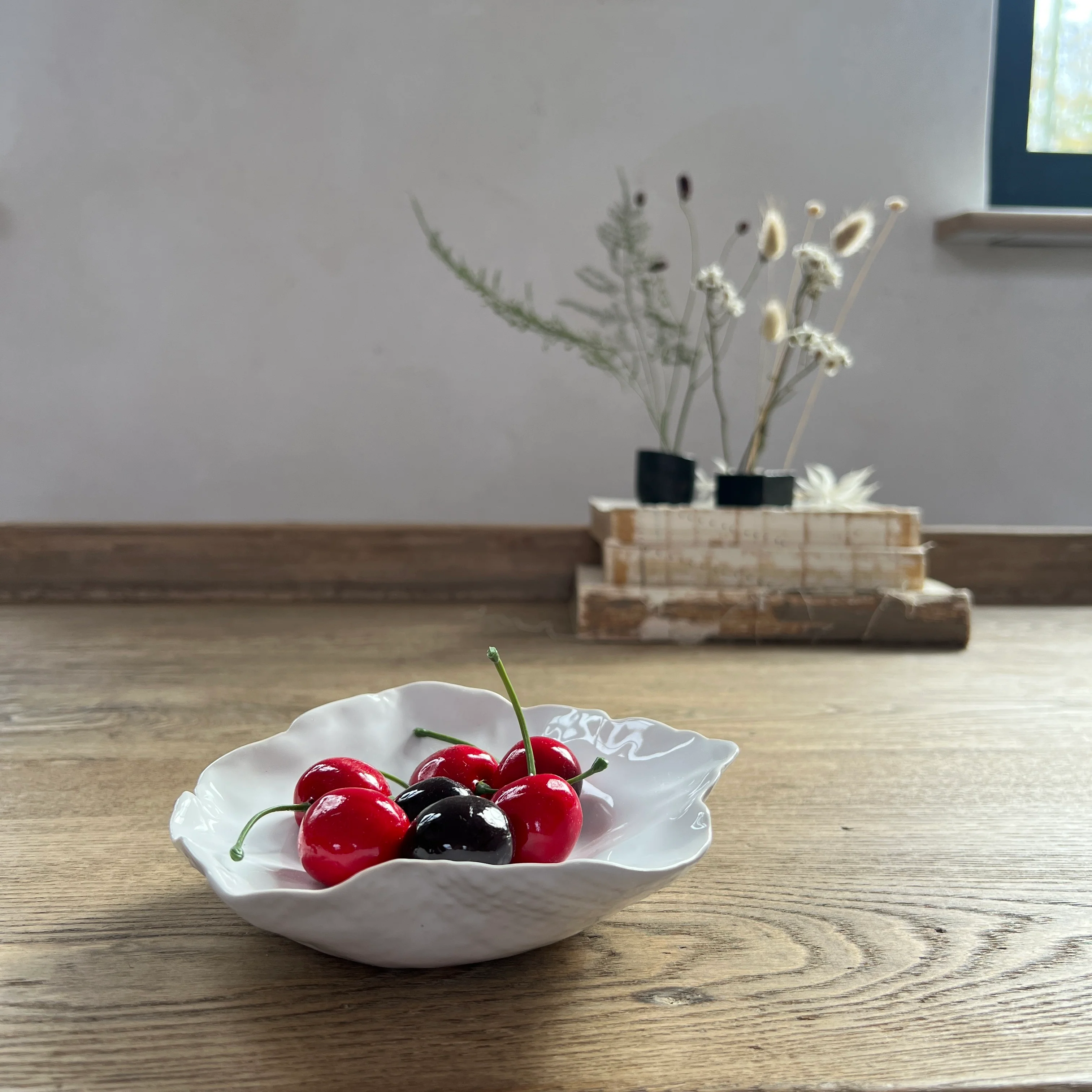 Decorative ceramic serving bowl miniature - Image 3