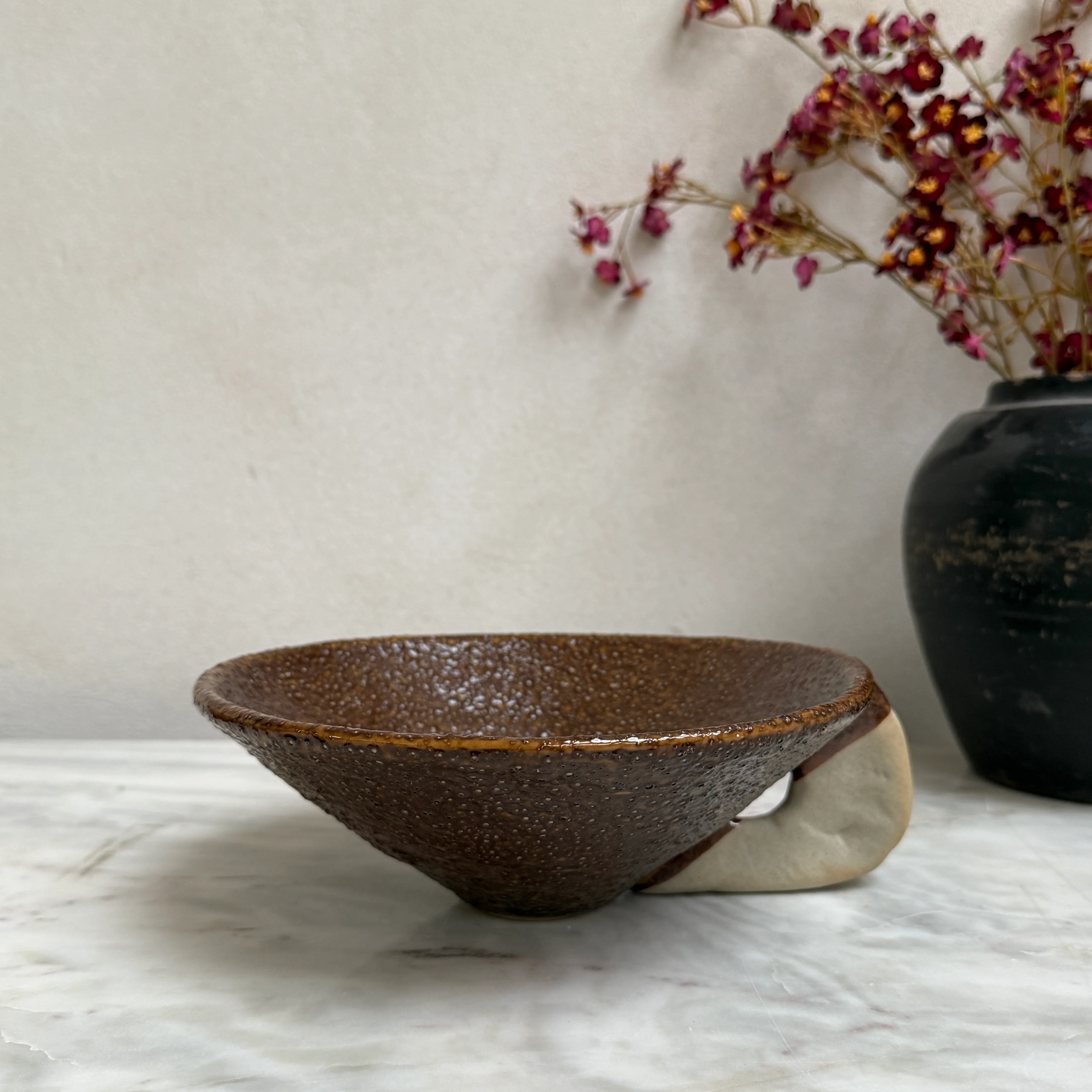 Decorative stoneware serving bowl | Kin - Image 2