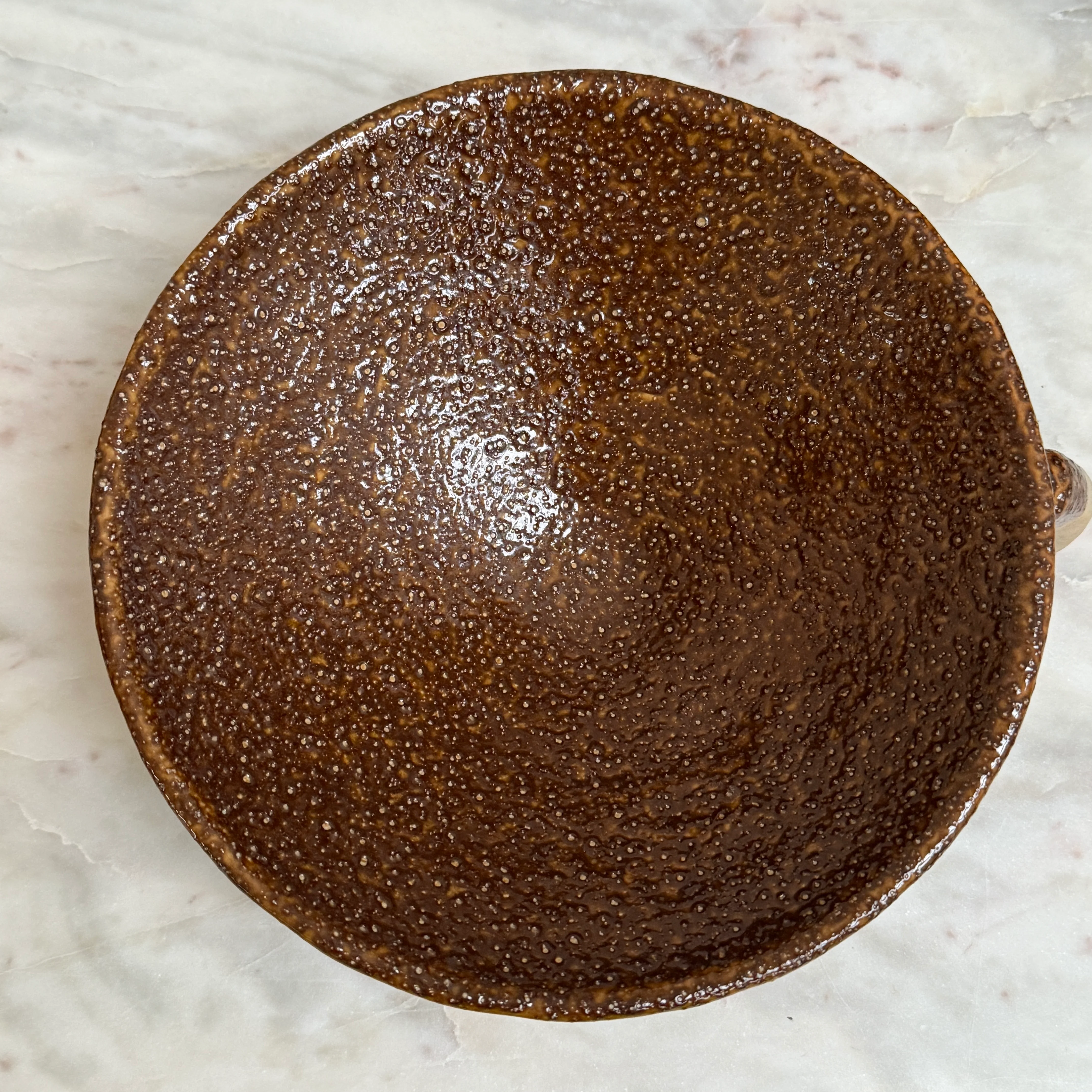 Decorative stoneware serving bowl | Kin - Image 5