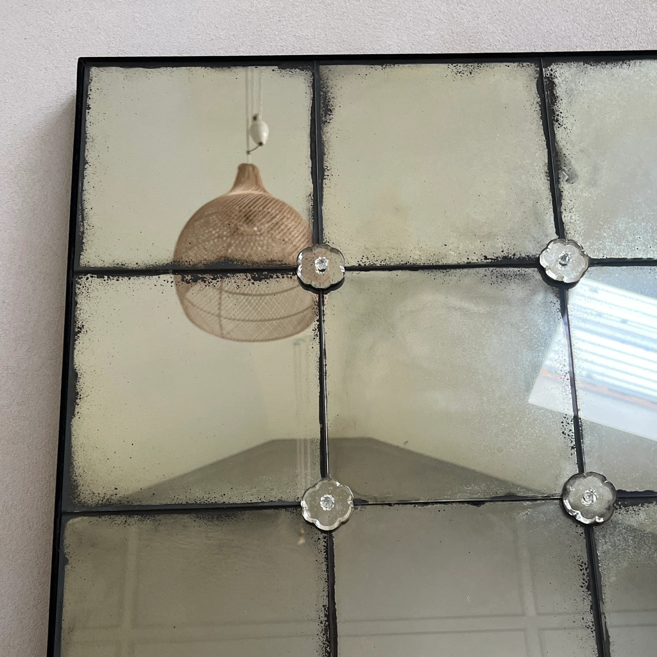 Foxed antiqued mirror Flower Detail 121x61cm | Fenella - Image 3