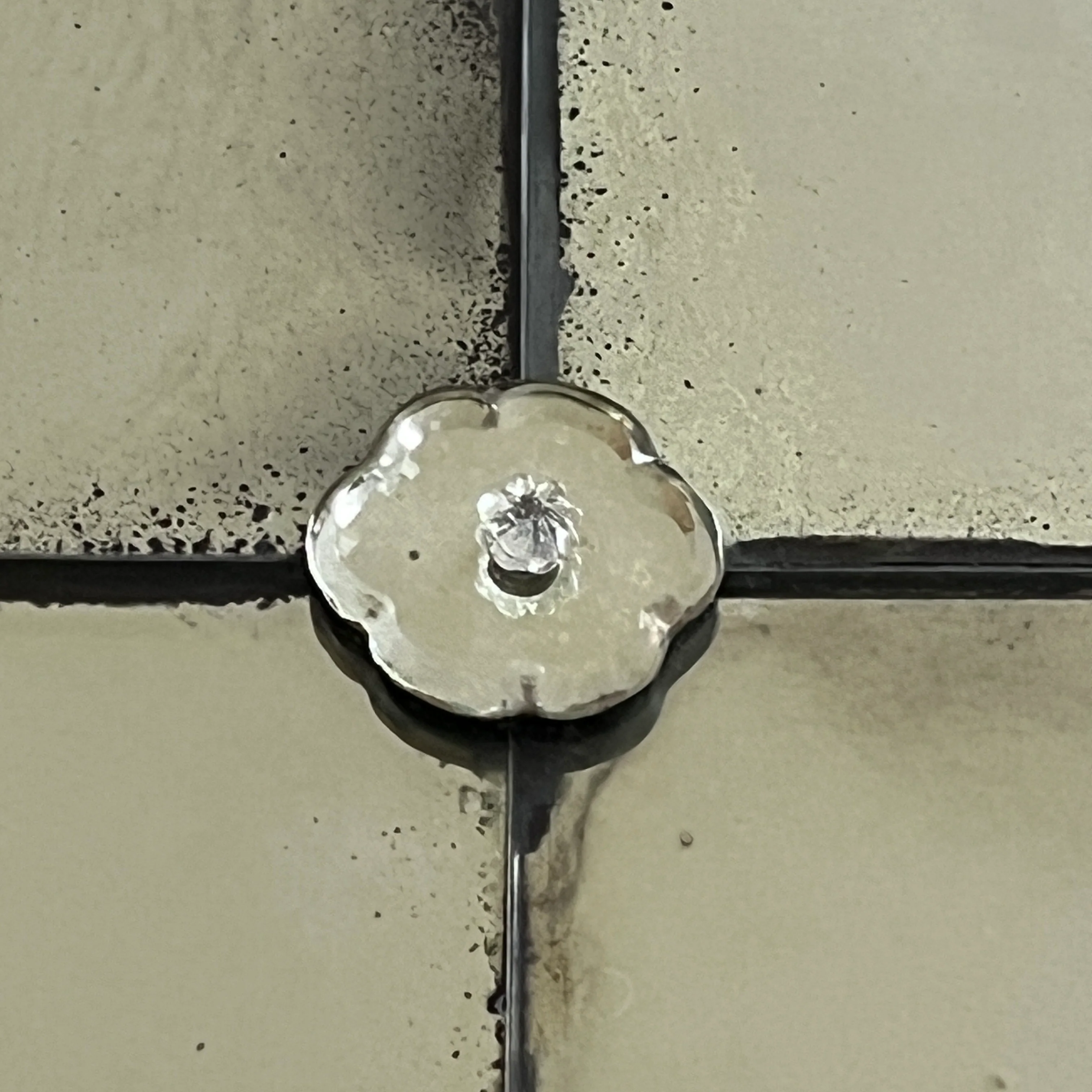 Foxed antiqued mirror Flower Detail 121x61cm | Fenella - Image 4