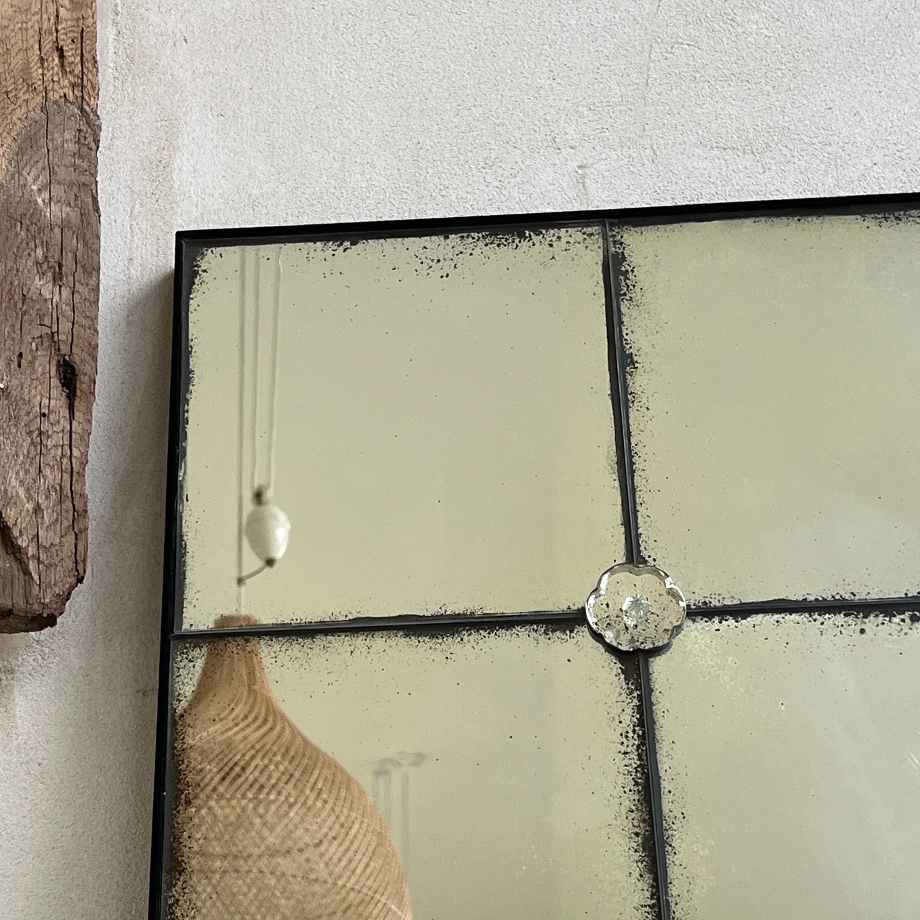 Foxed antiqued mirror Flower Detail 121x61cm | Fenella - Image 5