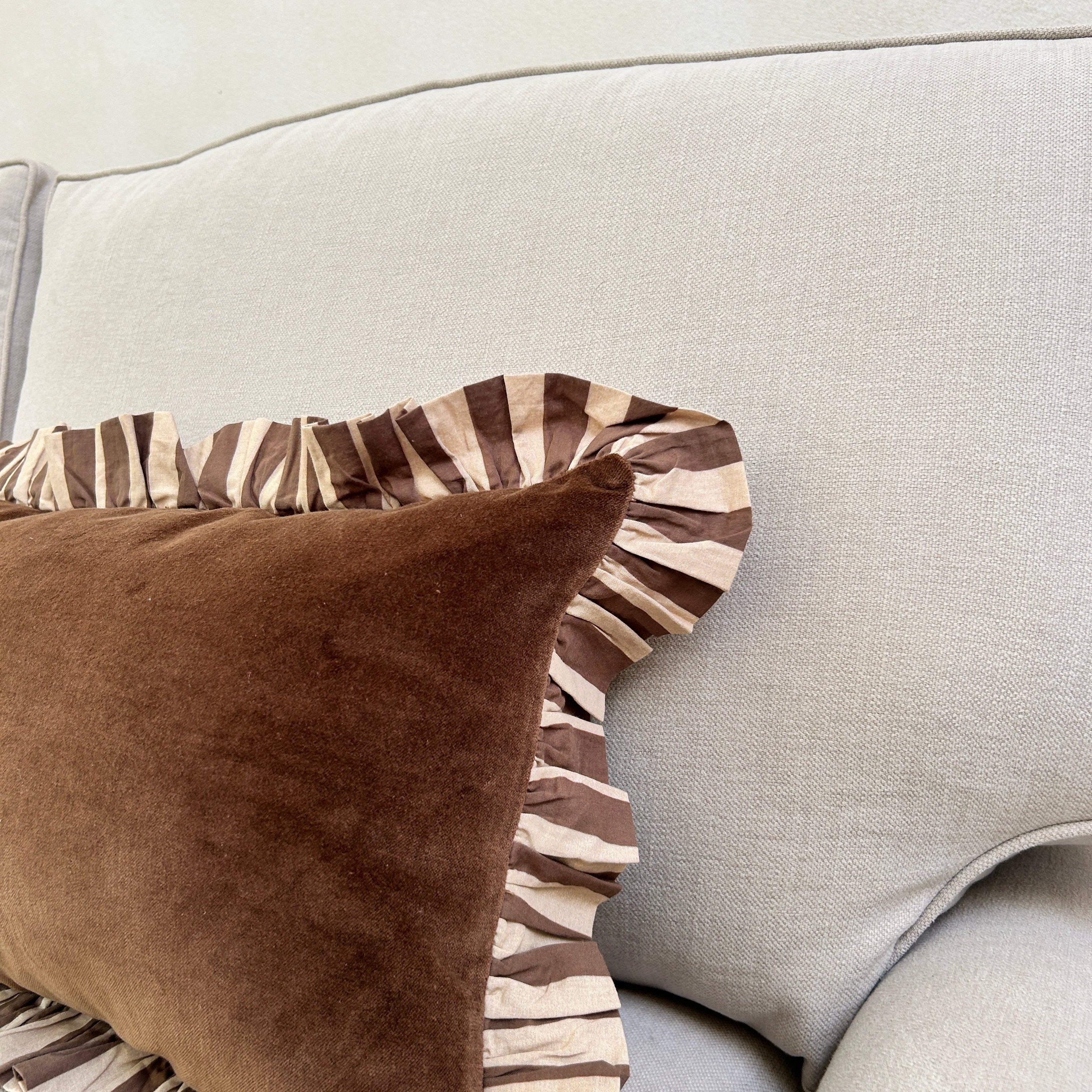 Frilled velvet cushion | Brown - Image 7