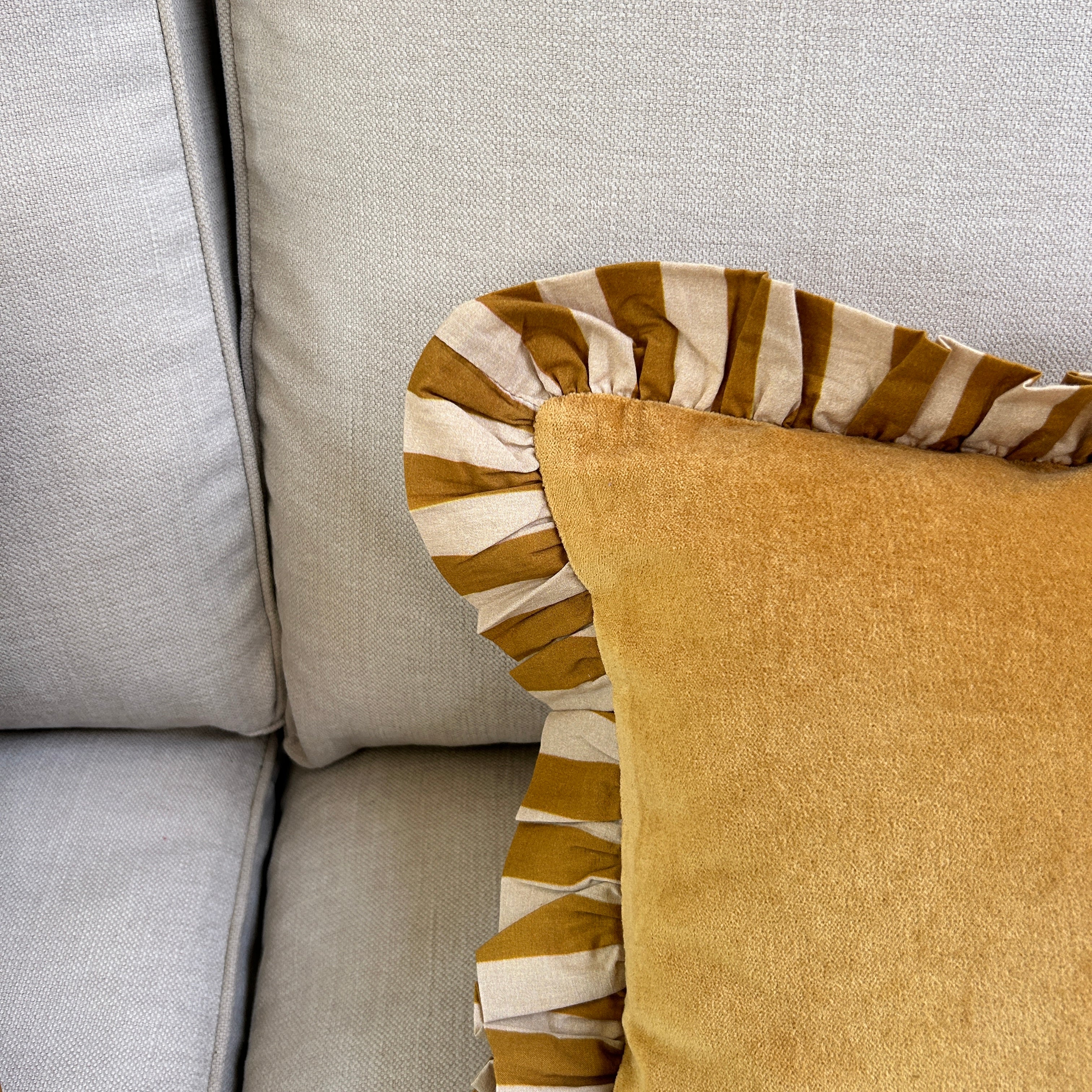 Frilled velvet cushion | Yellow - Image 3