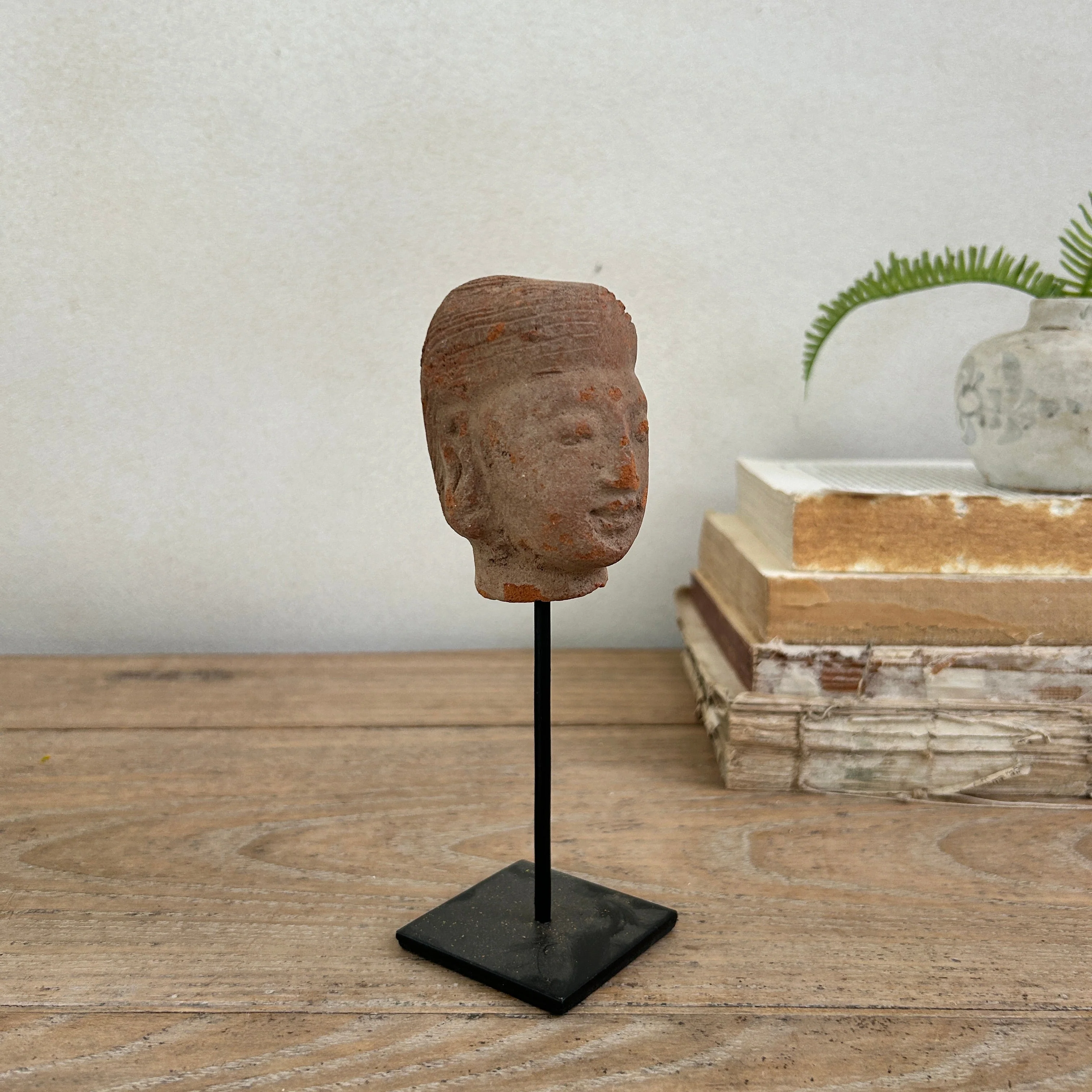 Hand-made antique terracotta heads on stand | Sita - Image 2