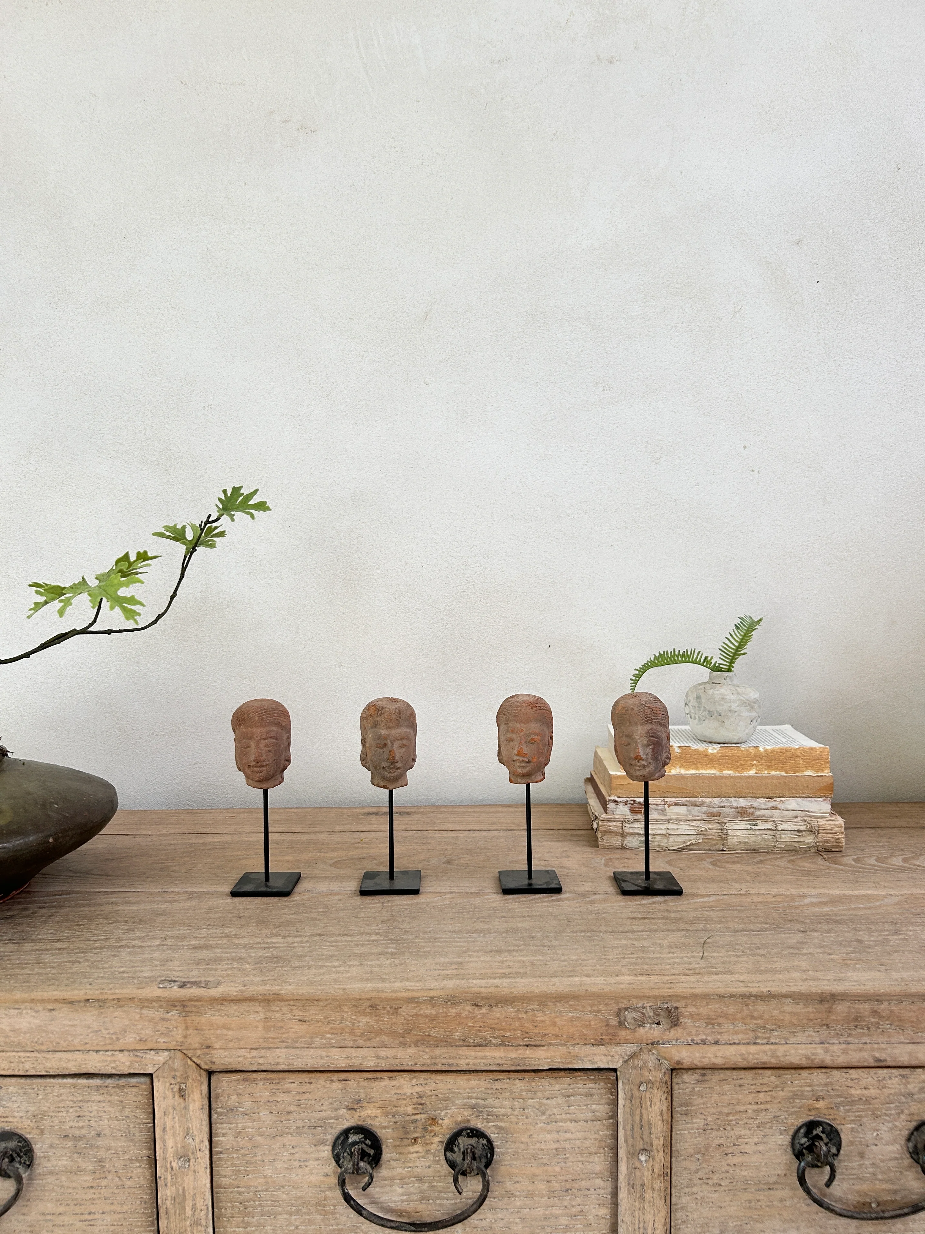 Hand-made antique terracotta heads on stand | Sita - Image 3