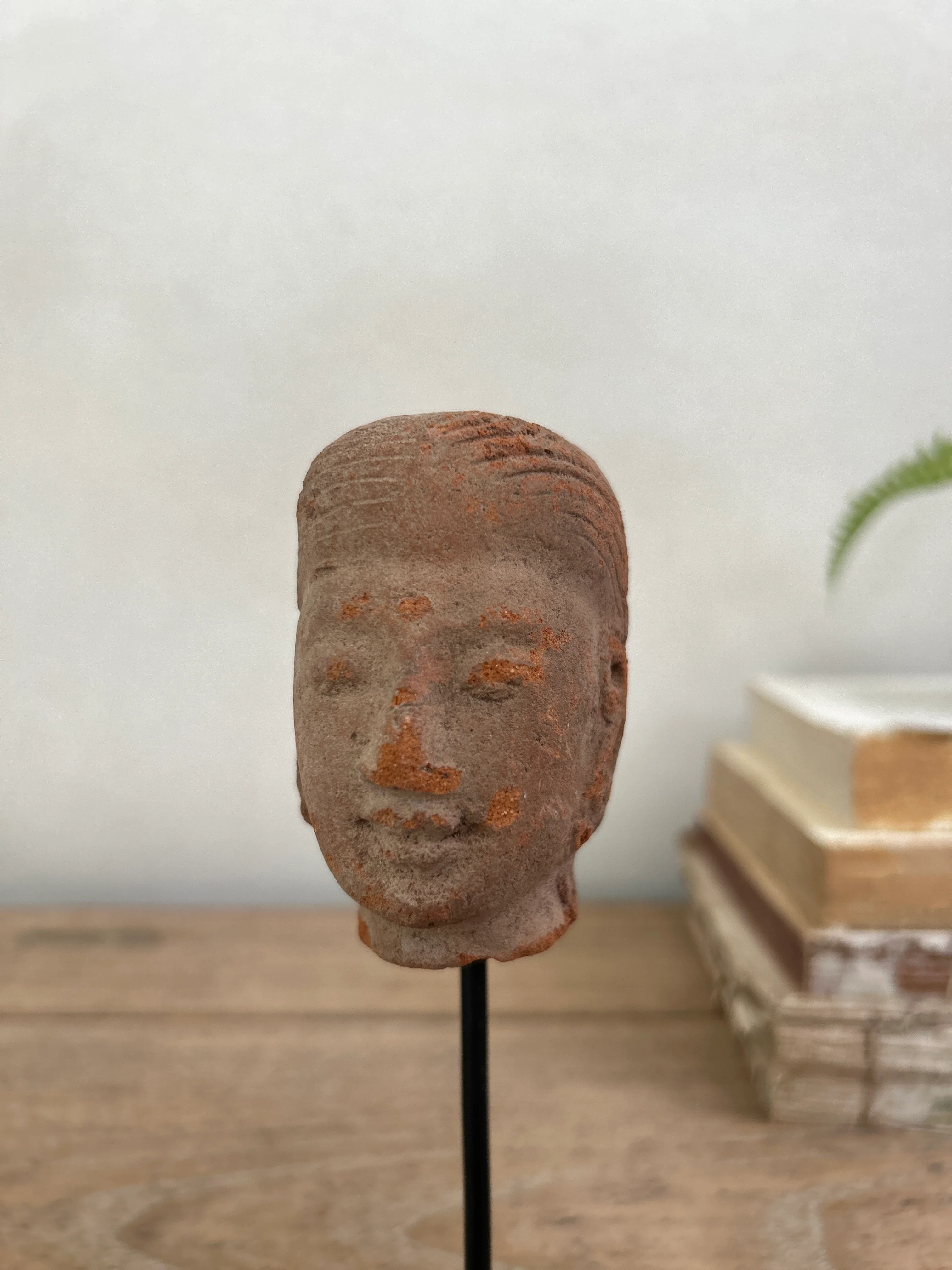 Hand-made antique terracotta heads on stand | Sita - Image 6