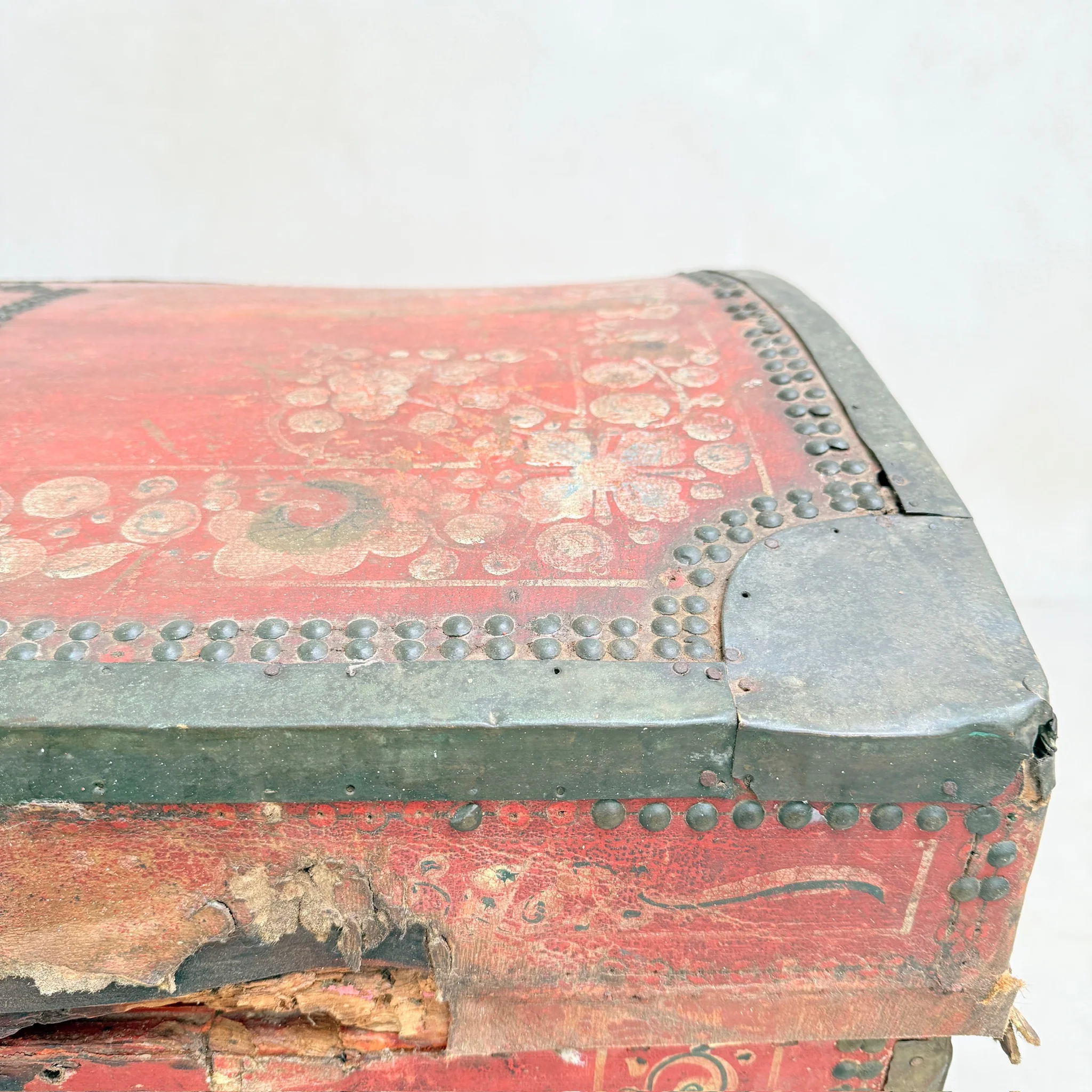 Hand-Painted Antique Wedding Chest | Neo - Image 12