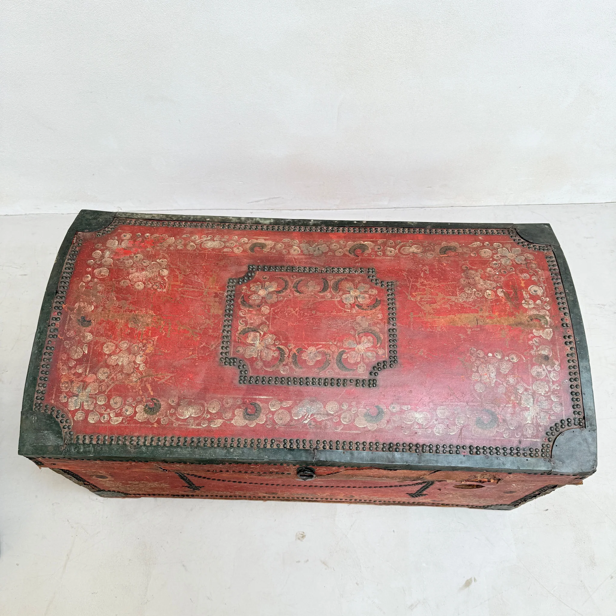 Hand-Painted Antique Wedding Chest | Neo - Image 8