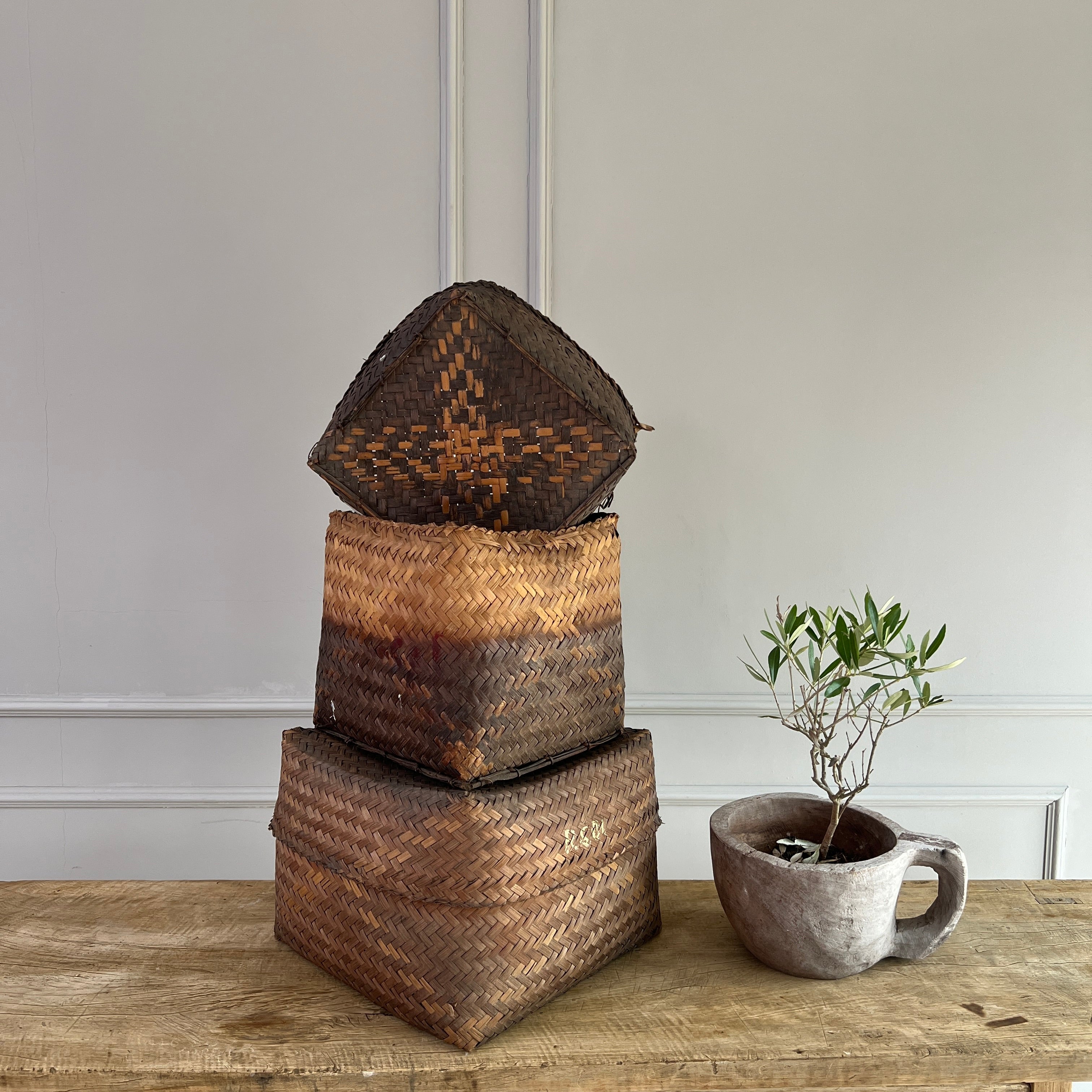 Handwoven vintage lidded storage basket | Sumatra - Image 5