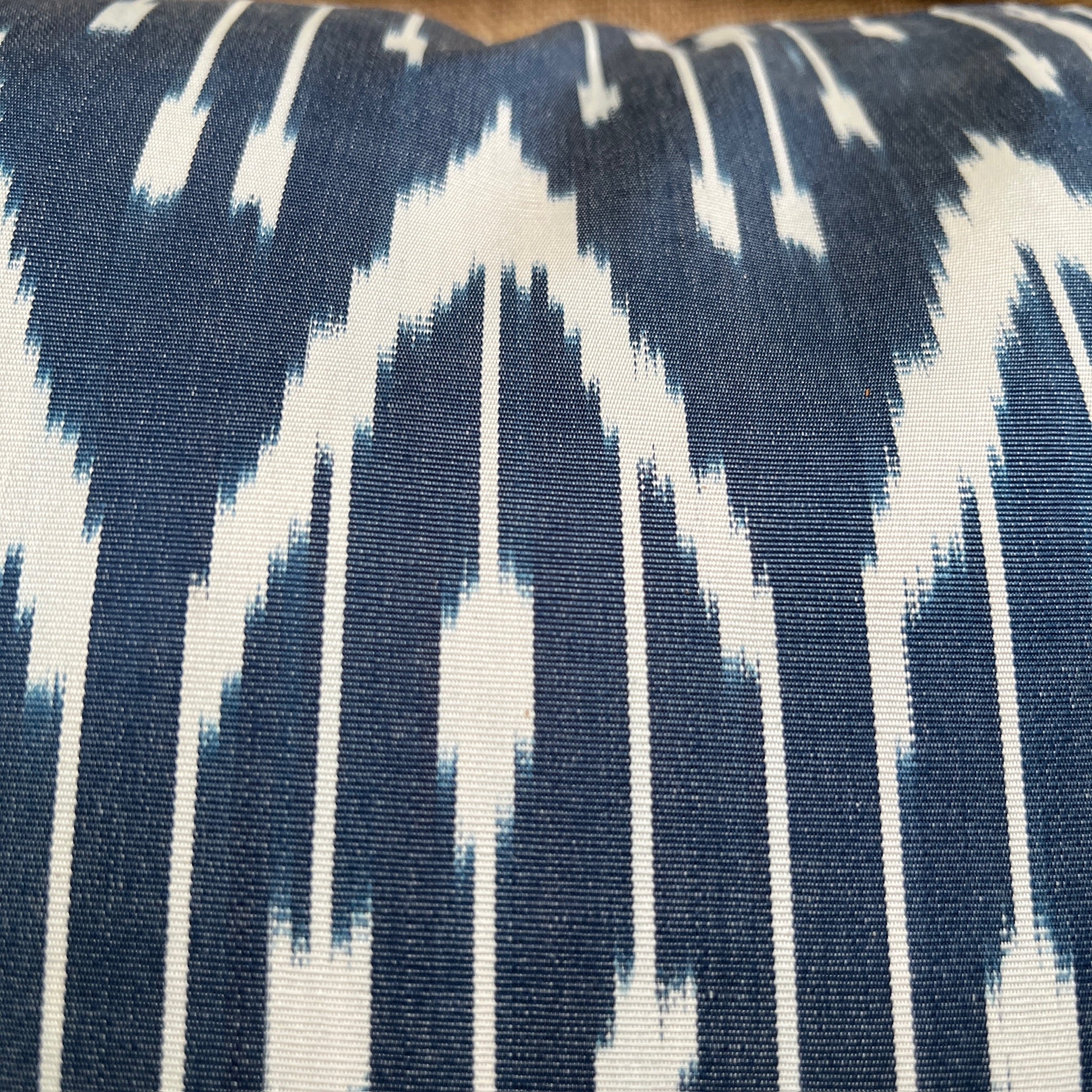 Ikat silk cushion | Shoyi blue - Image 4
