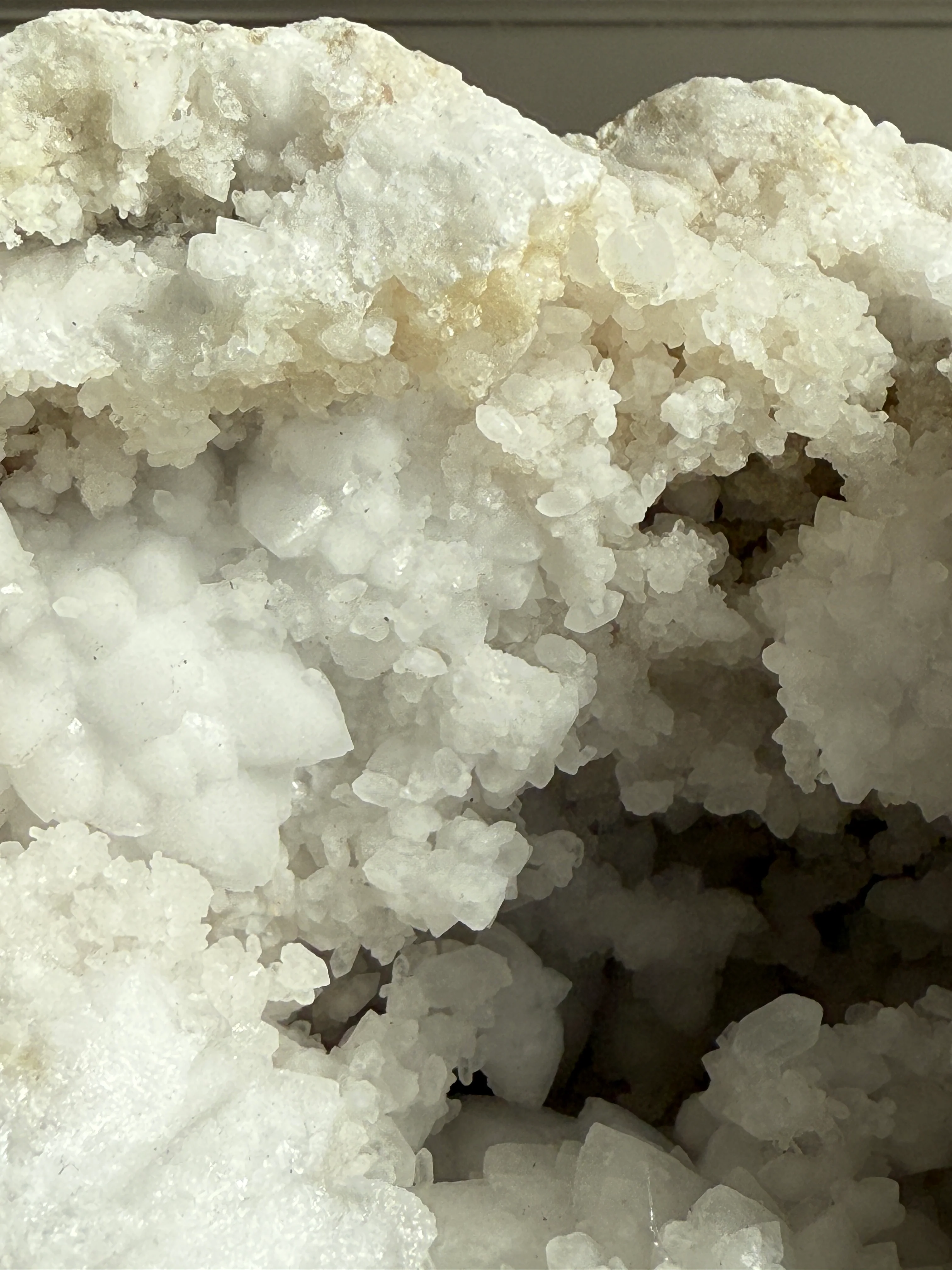 Large geode round rock with crystals - Image 2
