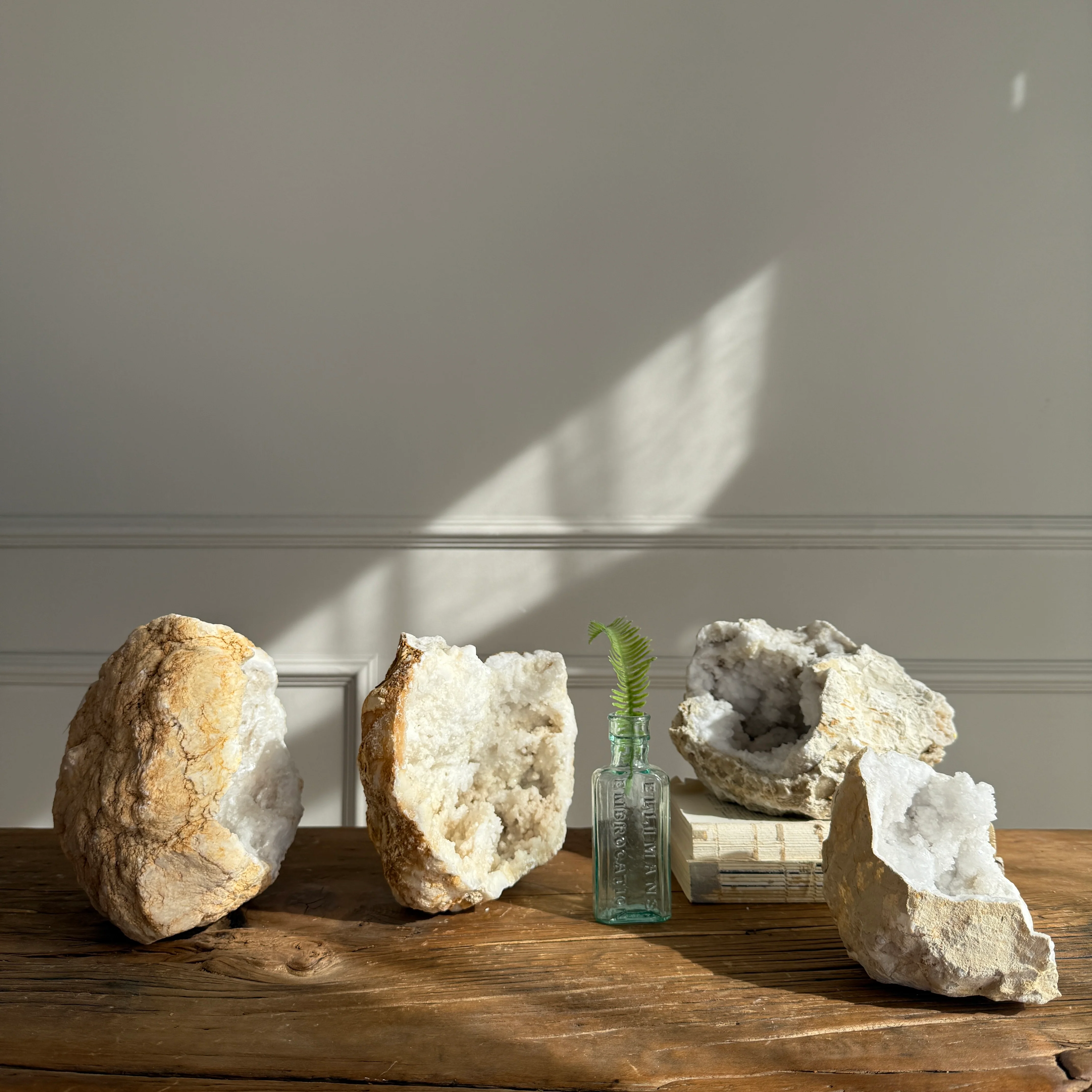 Large geode round rock with crystals - Image 4