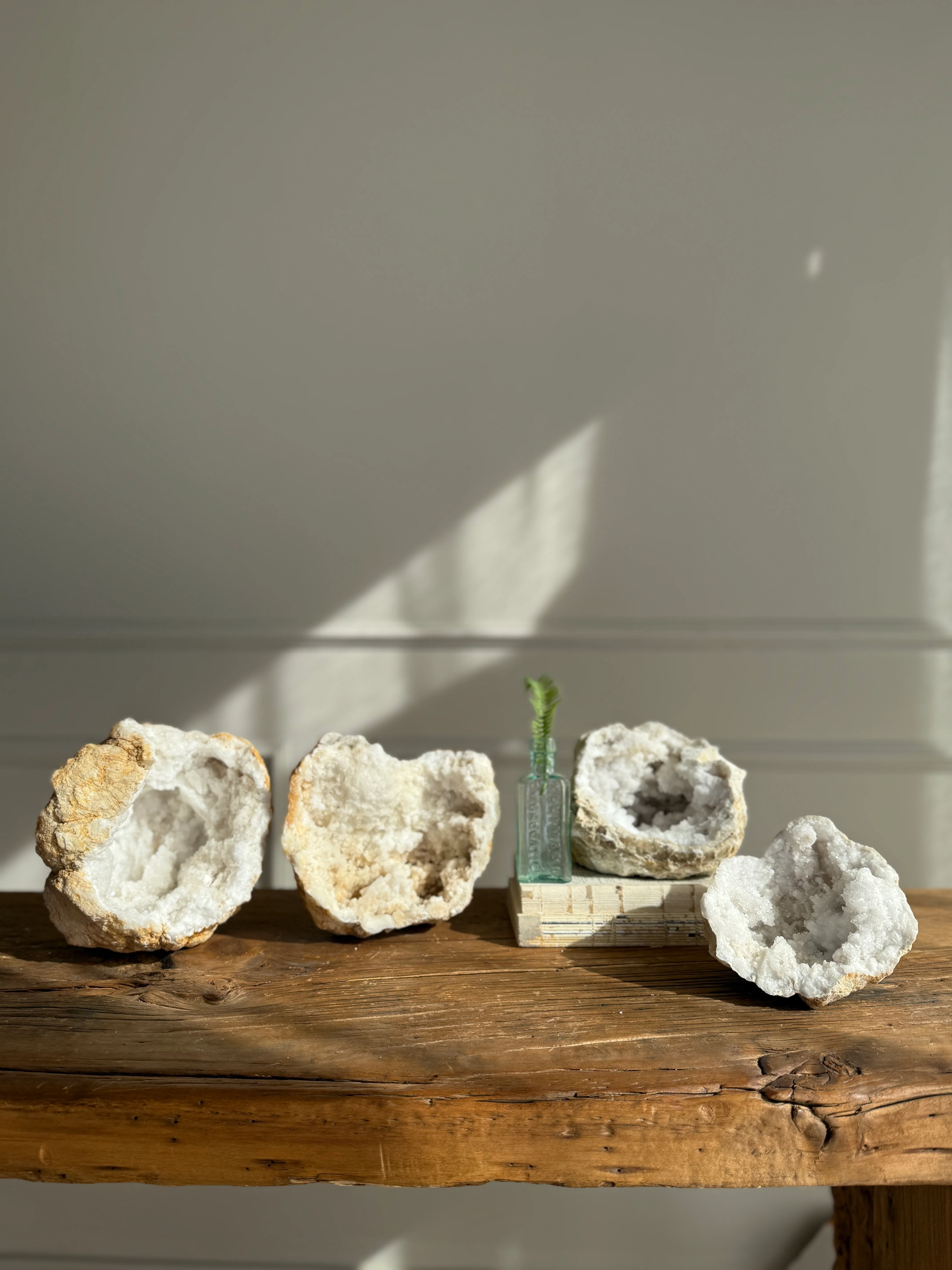 Large geode round rock with crystals - Image 8