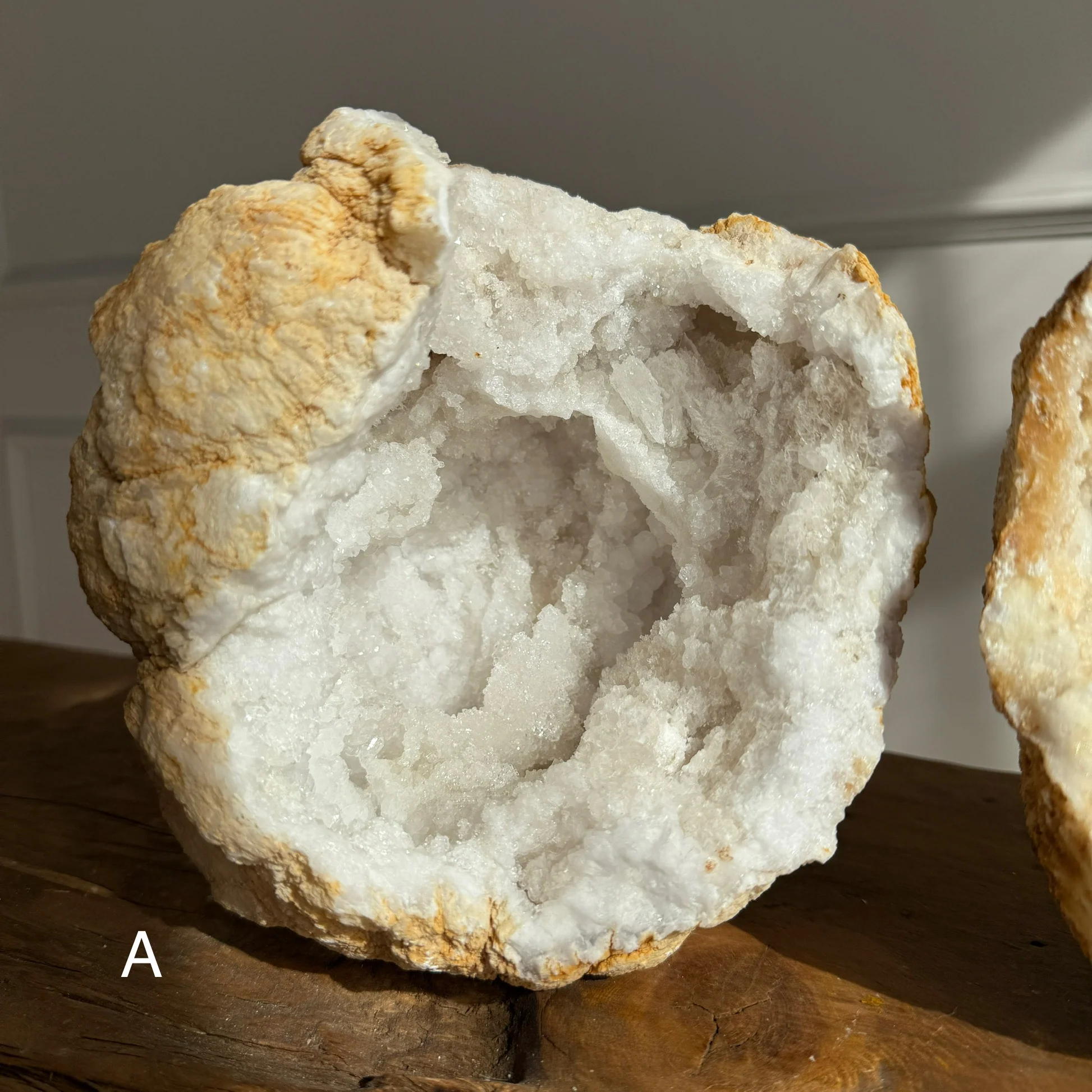 Large geode round rock with crystals - Image 9