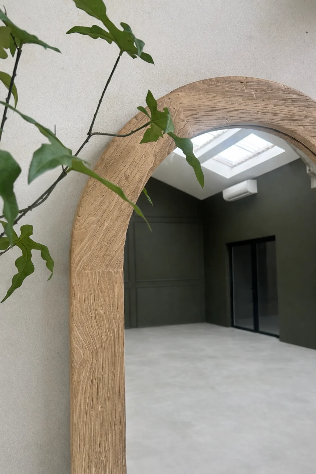 Large hand-carved elm arched rectangular mirror | Iris - Image 5