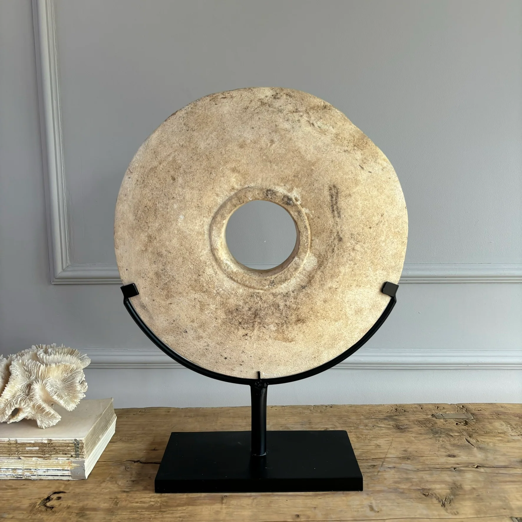 Large sandstone disc on stand - Image 3