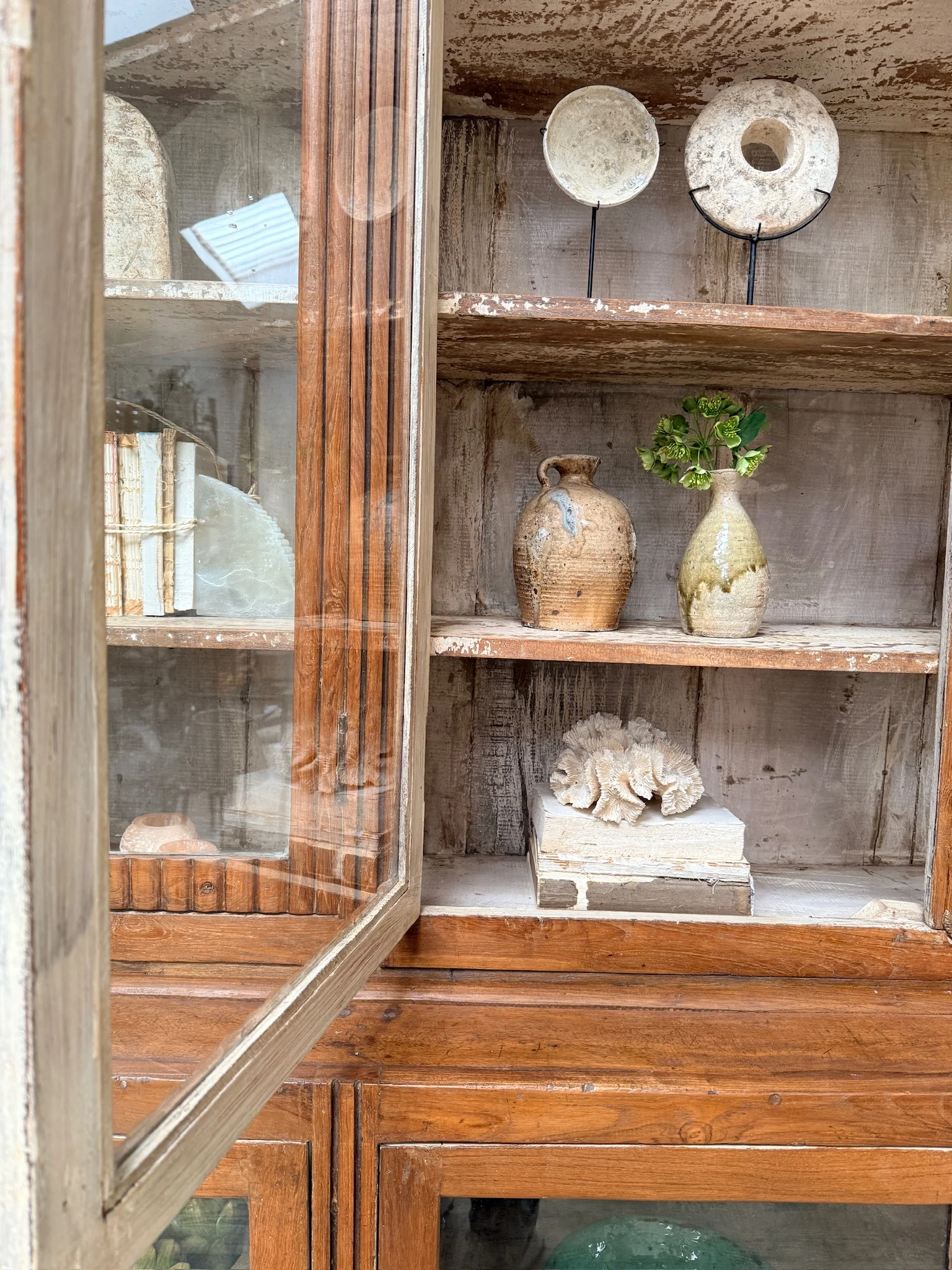 Large vintage glazed wooden display cabinet | Artie - Image 10