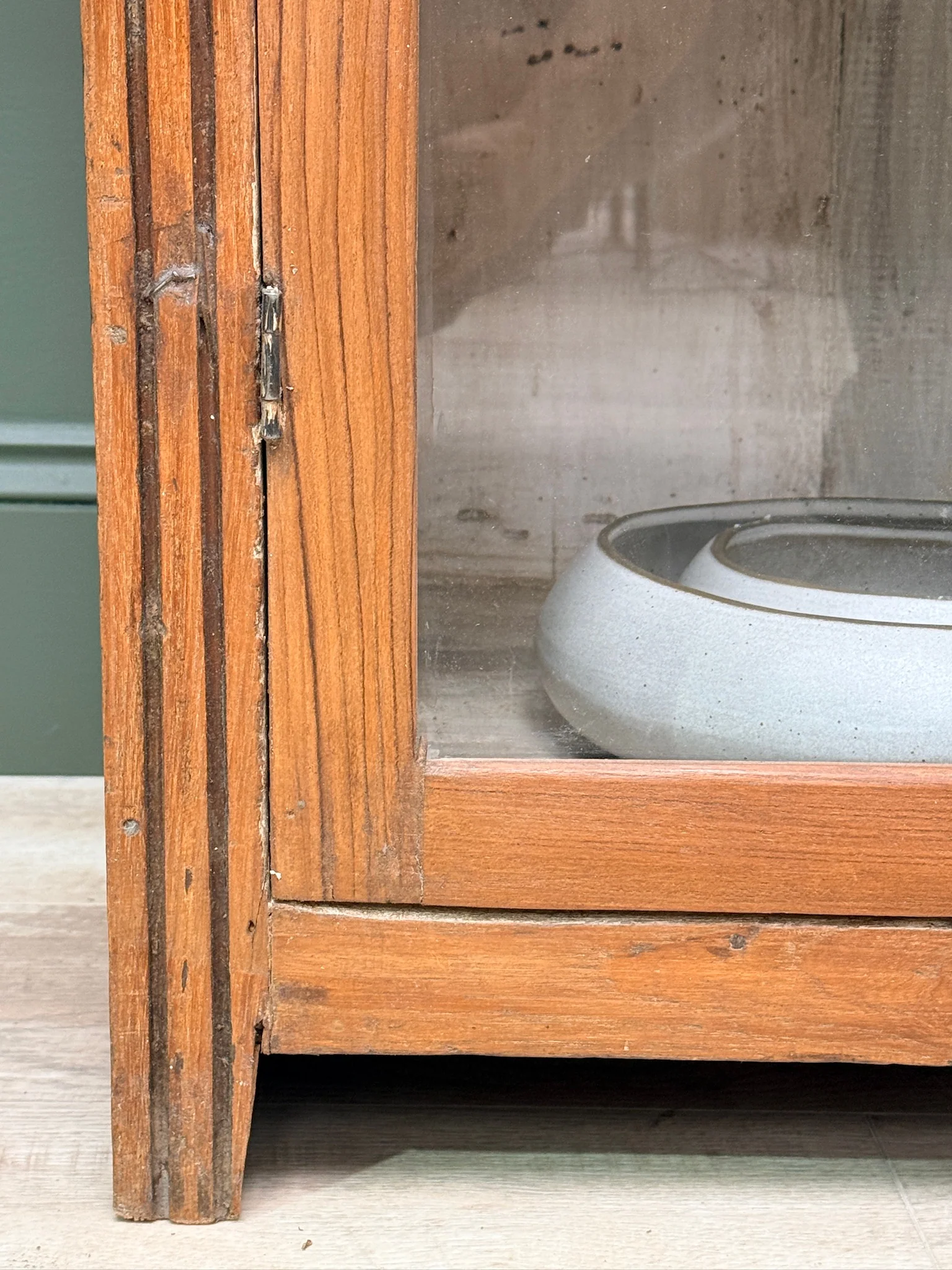 Large vintage glazed wooden display cabinet | Artie - Image 12