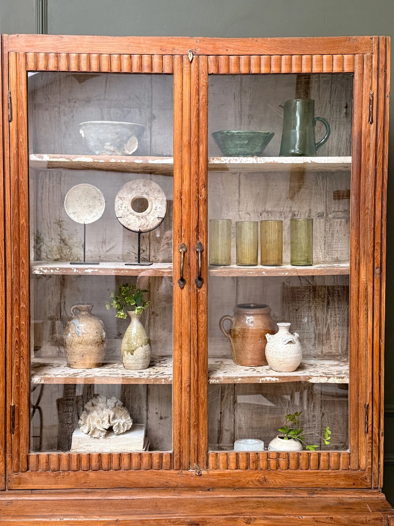 Large vintage glazed wooden display cabinet | Artie - Image 2