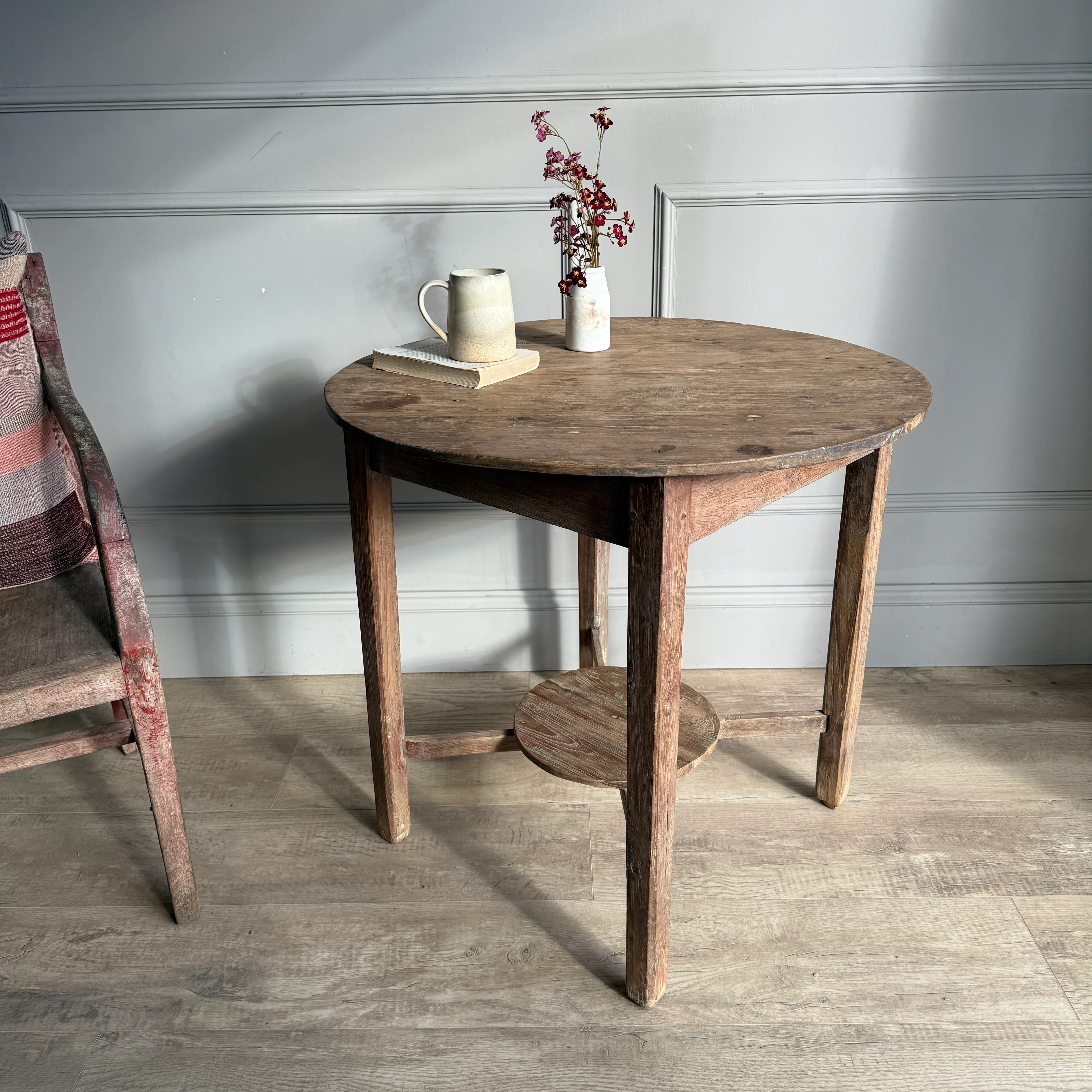 Mid century round side table | Surya - Image 5