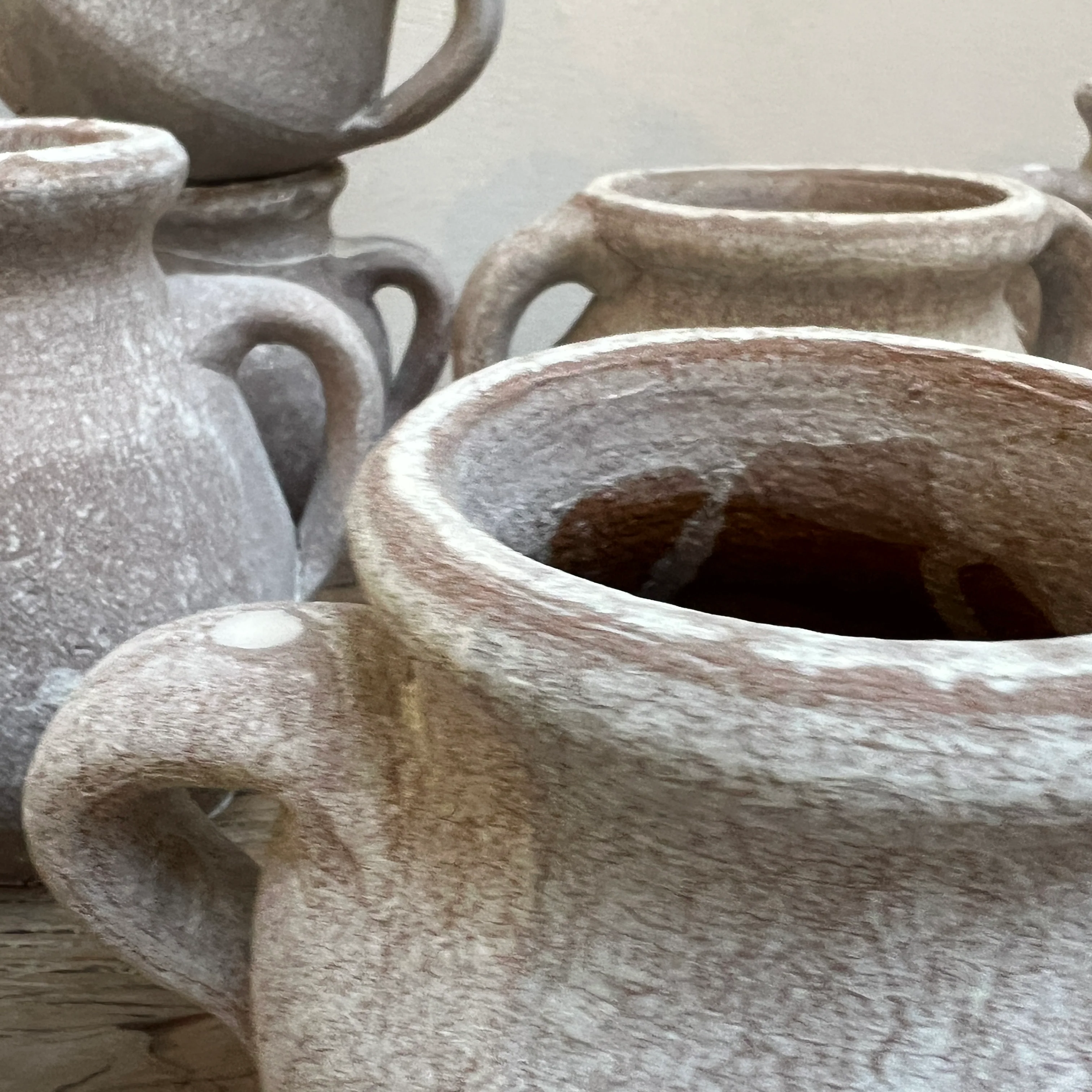 Mini whitewashed terracotta urn - Image 5